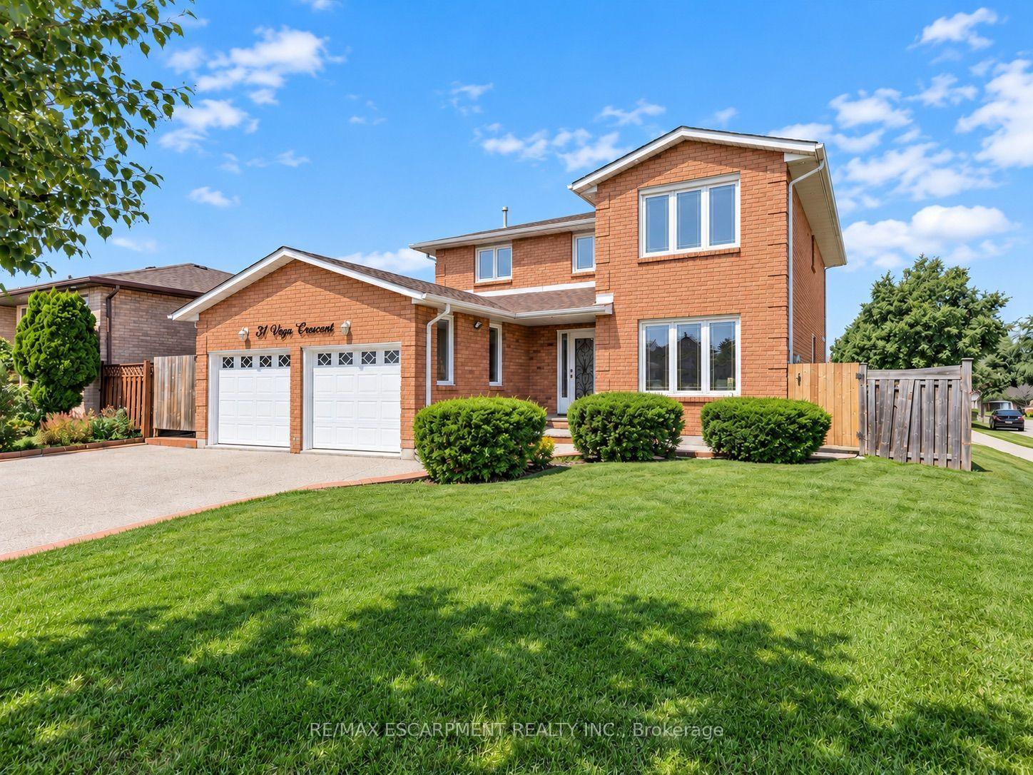 Photo 4 of 31 Vega Crescent, Hamilton, Stoney Creek — HOMEH