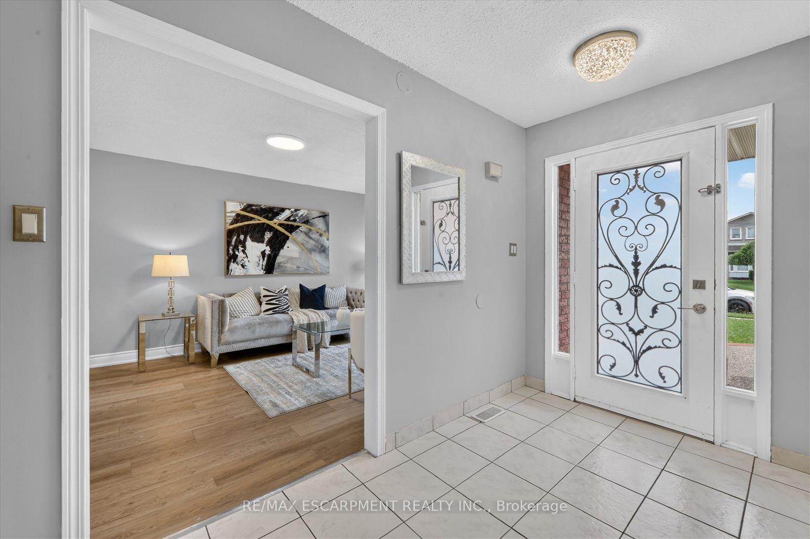 Photo 7 of 31 Vega Crescent, Hamilton, Stoney Creek — HOMEH
