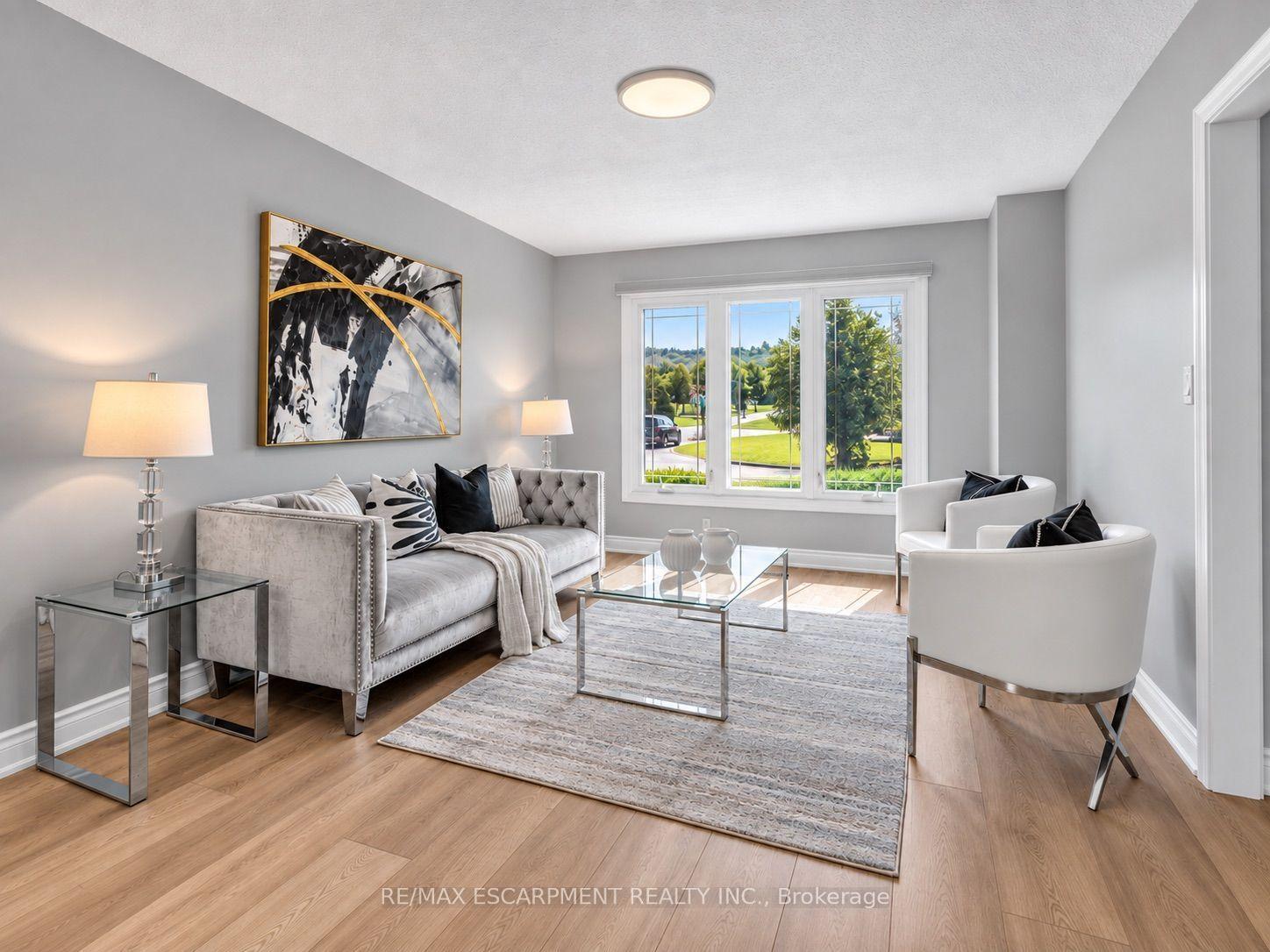 Photo 9 of 31 Vega Crescent, Hamilton, Stoney Creek — HOMEH