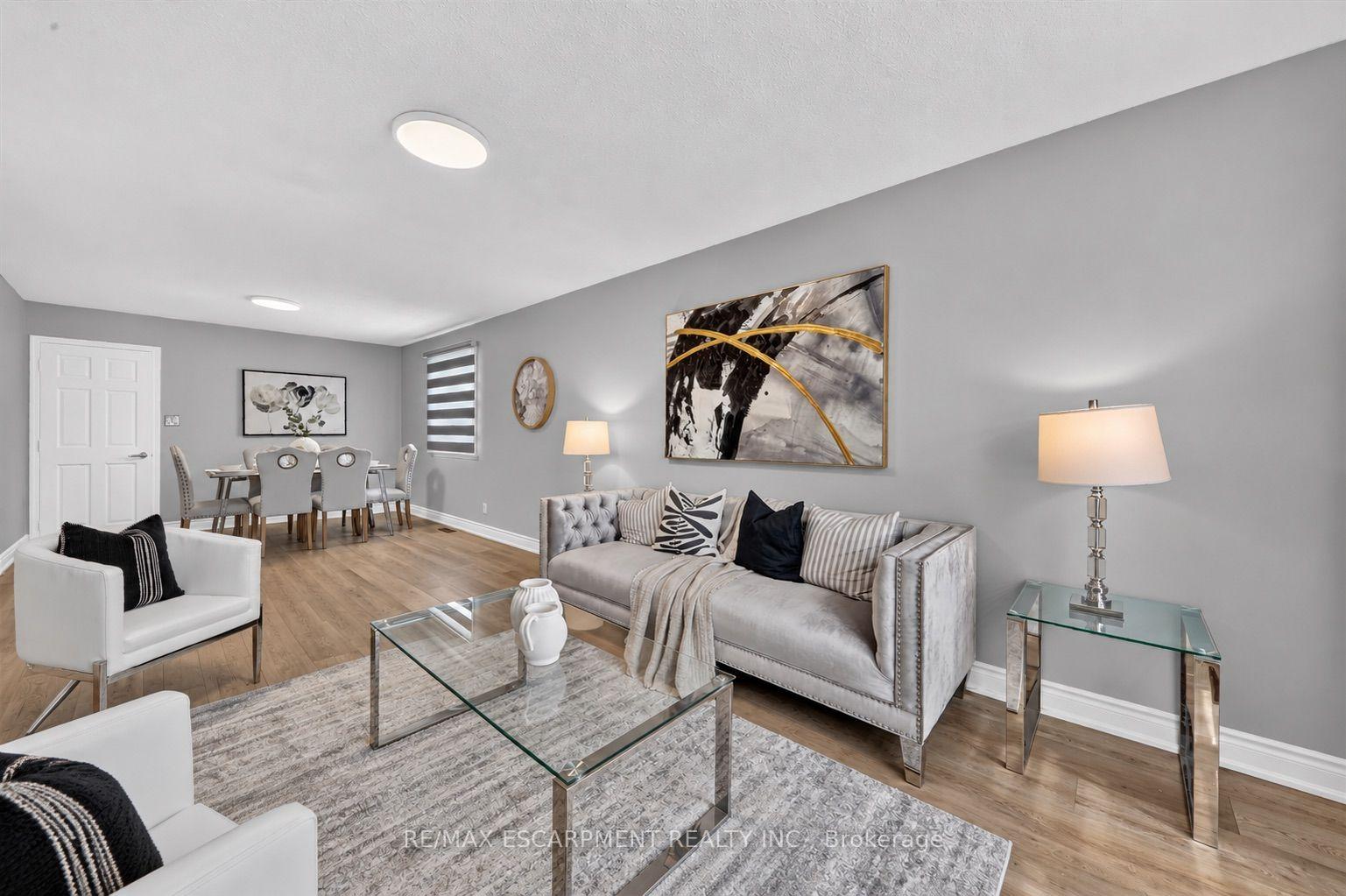 Photo 10 of 31 Vega Crescent, Hamilton, Stoney Creek — HOMEH