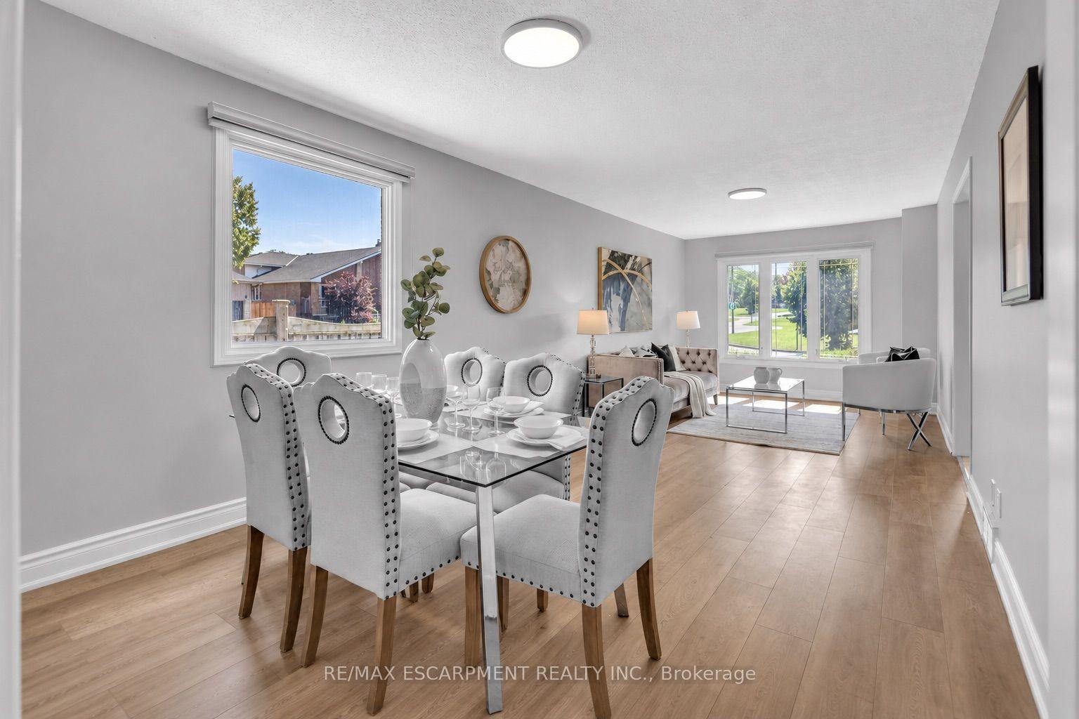 Photo 12 of 31 Vega Crescent, Hamilton, Stoney Creek — HOMEH