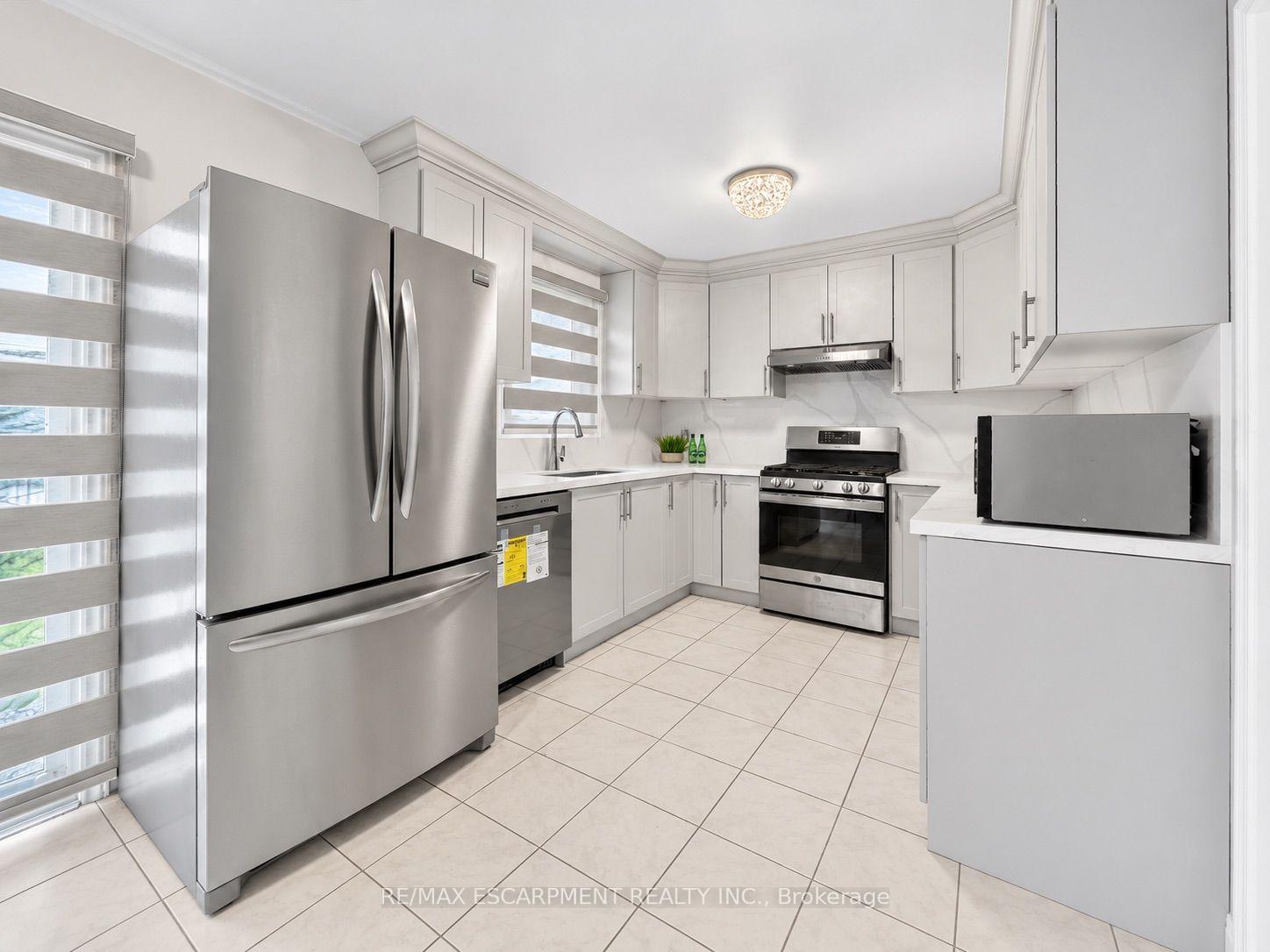Photo 13 of 31 Vega Crescent, Hamilton, Stoney Creek — HOMEH