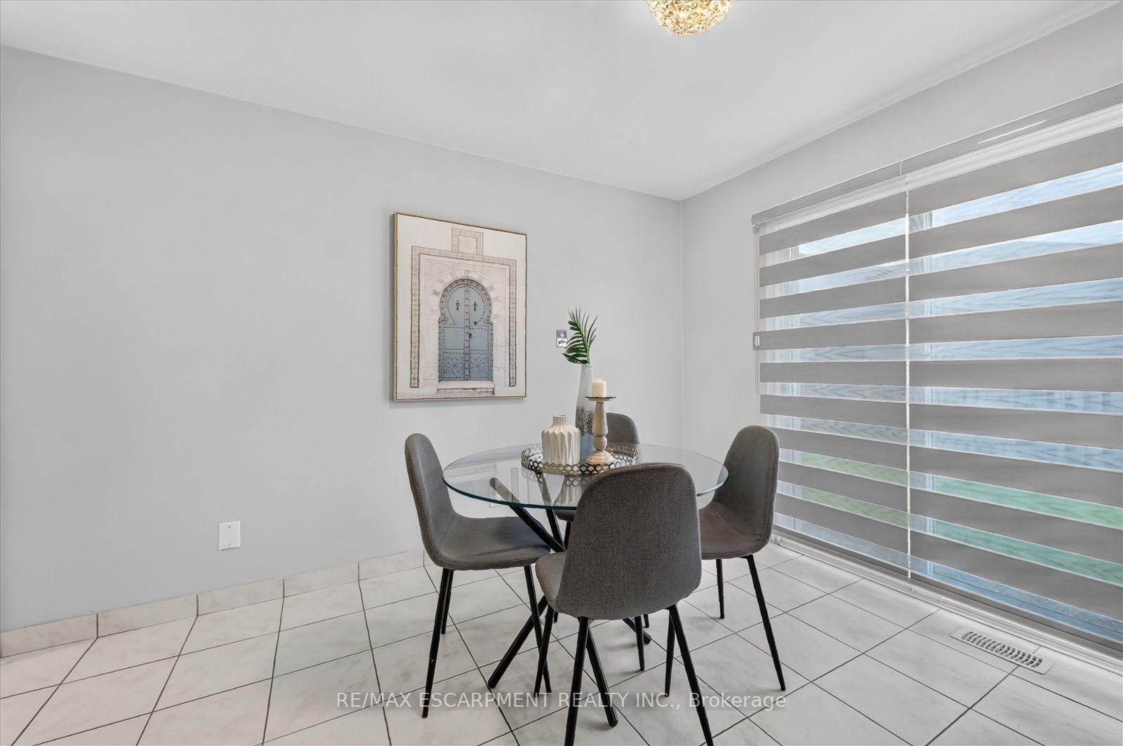 Photo 16 of 31 Vega Crescent, Hamilton, Stoney Creek — HOMEH