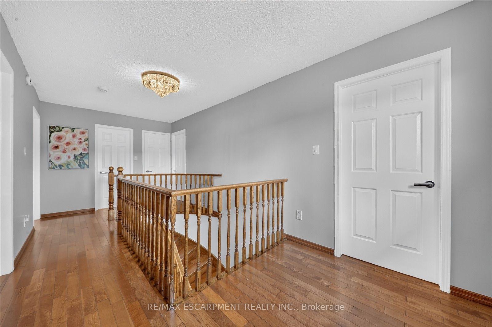 Photo 22 of 31 Vega Crescent, Hamilton, Stoney Creek — HOMEH