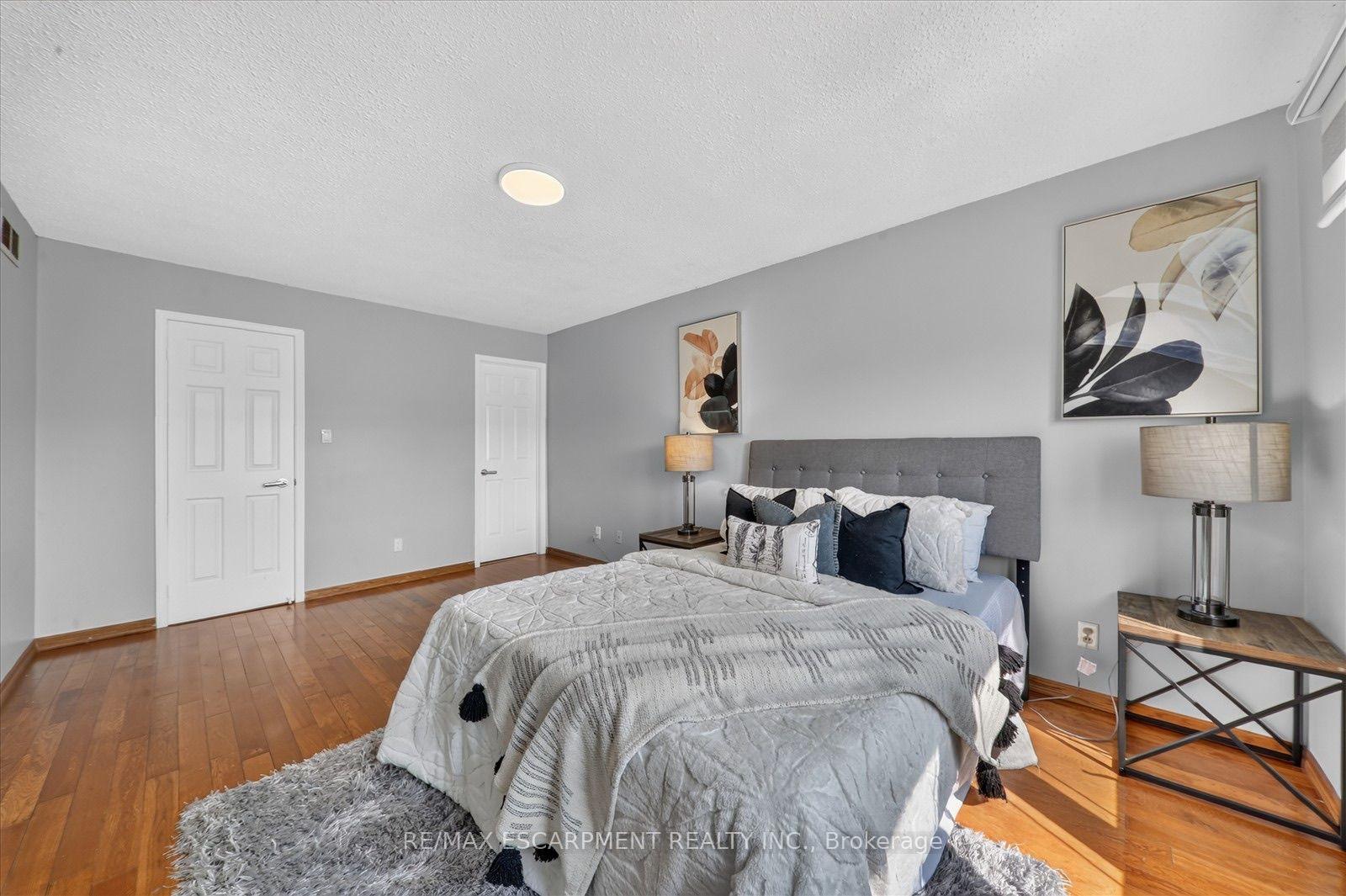 Photo 23 of 31 Vega Crescent, Hamilton, Stoney Creek — HOMEH