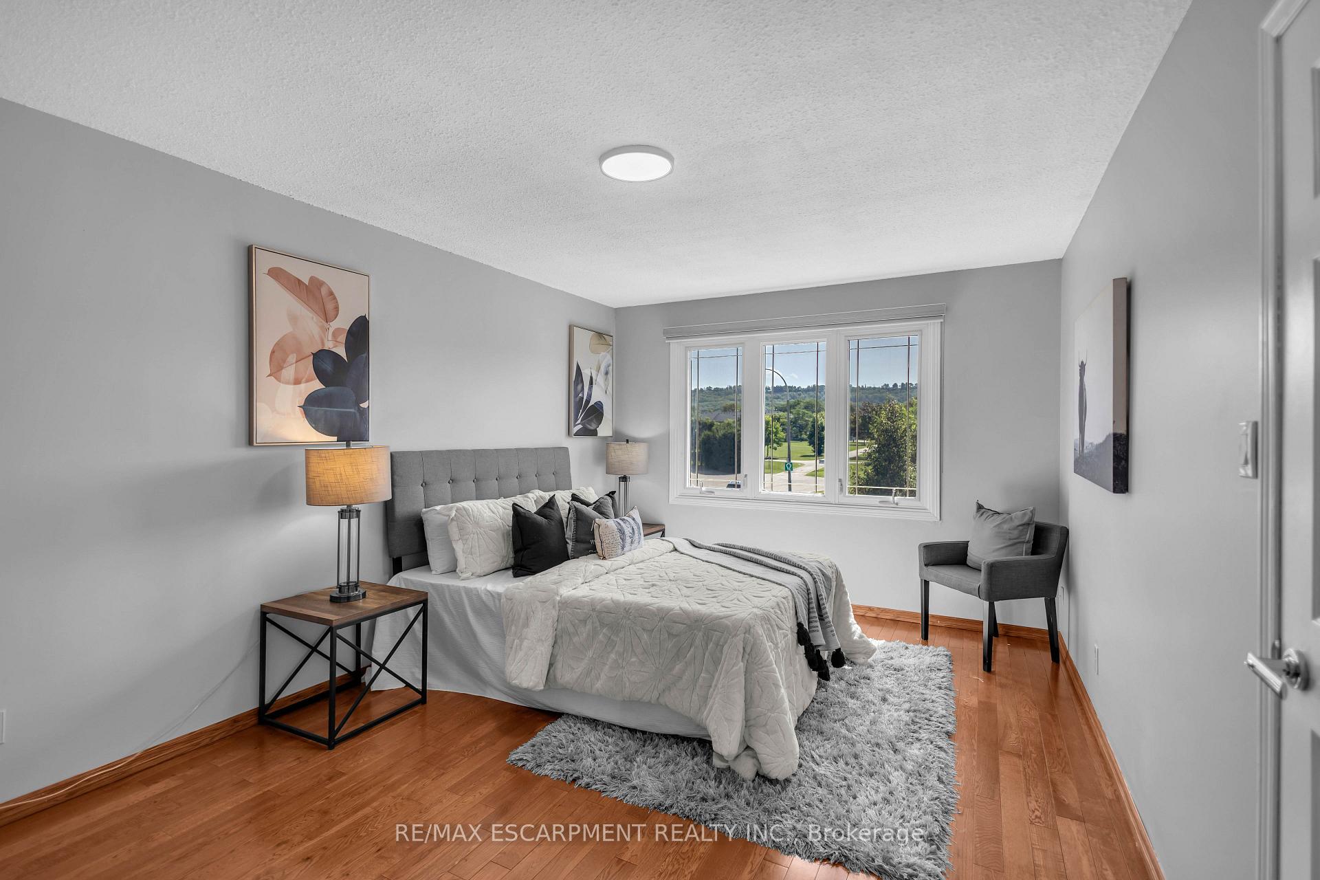 Photo 24 of 31 Vega Crescent, Hamilton, Stoney Creek — HOMEH