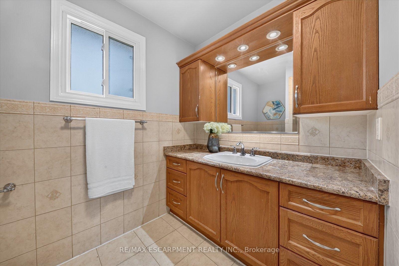 Photo 29 of 31 Vega Crescent, Hamilton, Stoney Creek — HOMEH