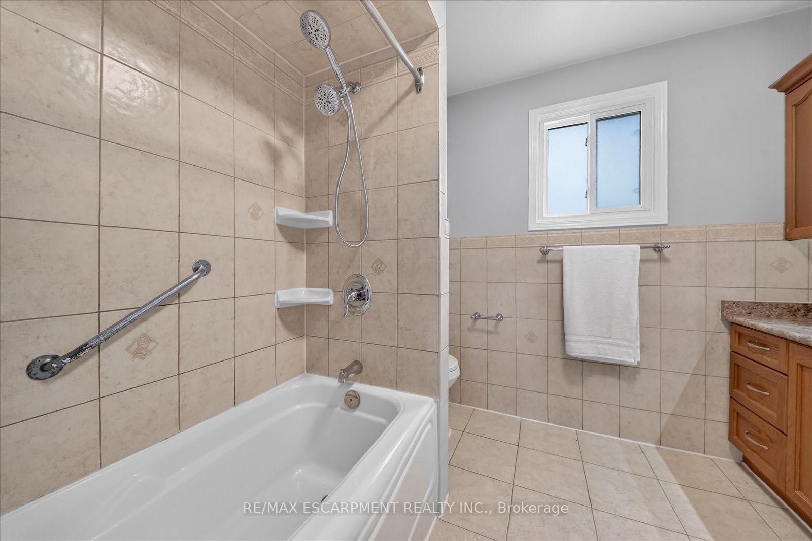 Photo 30 of 31 Vega Crescent, Hamilton, Stoney Creek — HOMEH