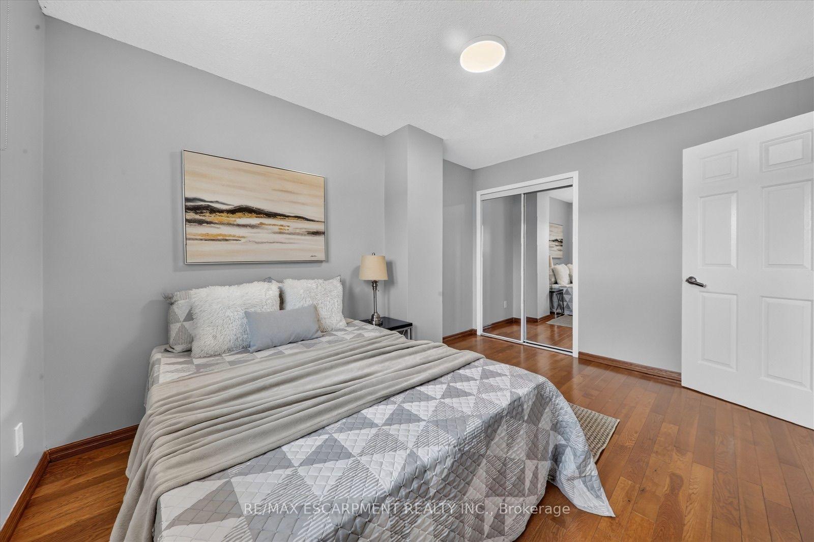Photo 31 of 31 Vega Crescent, Hamilton, Stoney Creek — HOMEH