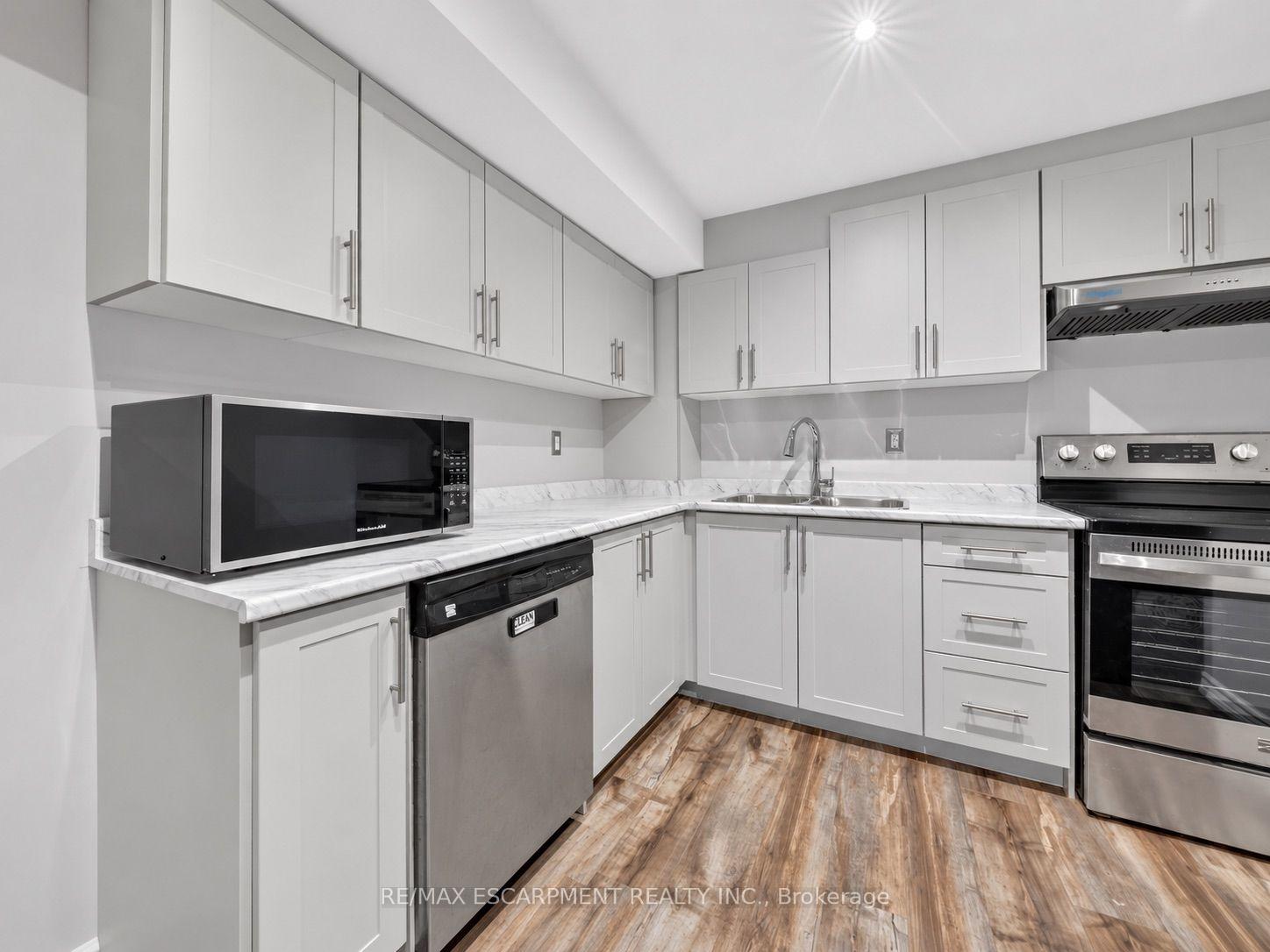 Photo 34 of 31 Vega Crescent, Hamilton, Stoney Creek — HOMEH