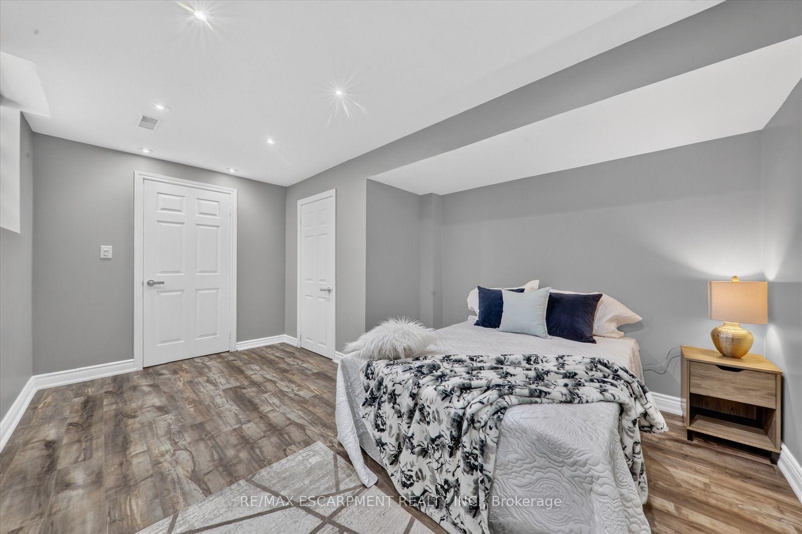 Photo 37 of 31 Vega Crescent, Hamilton, Stoney Creek — HOMEH