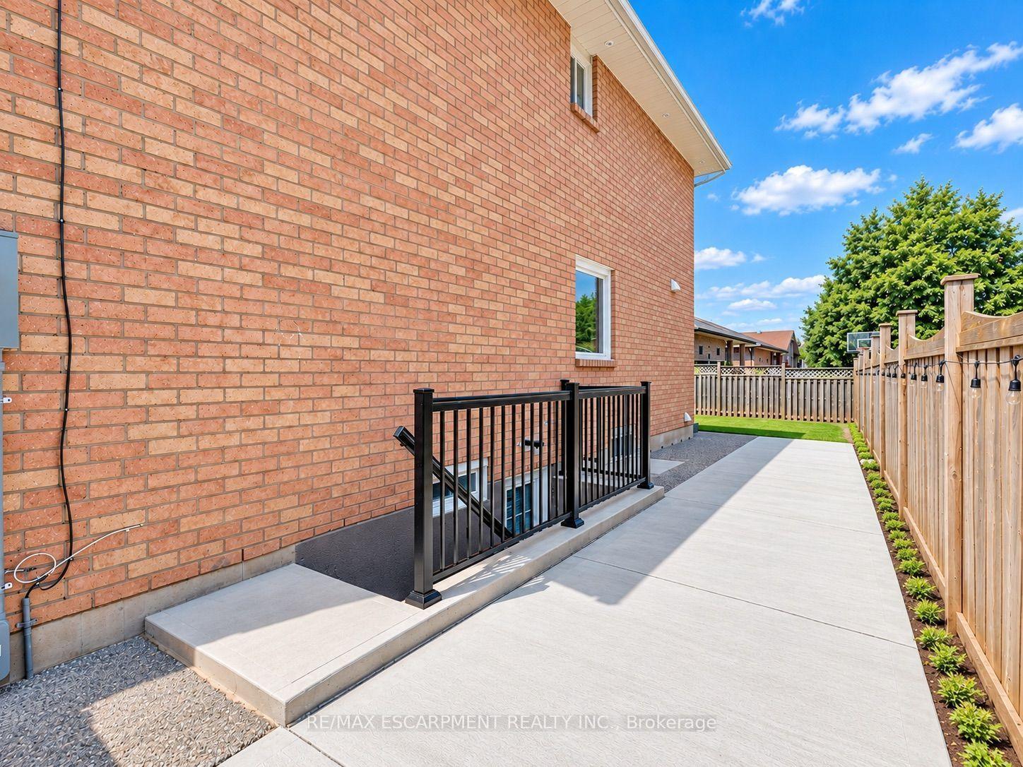 Photo 41 of 31 Vega Crescent, Hamilton, Stoney Creek — HOMEH