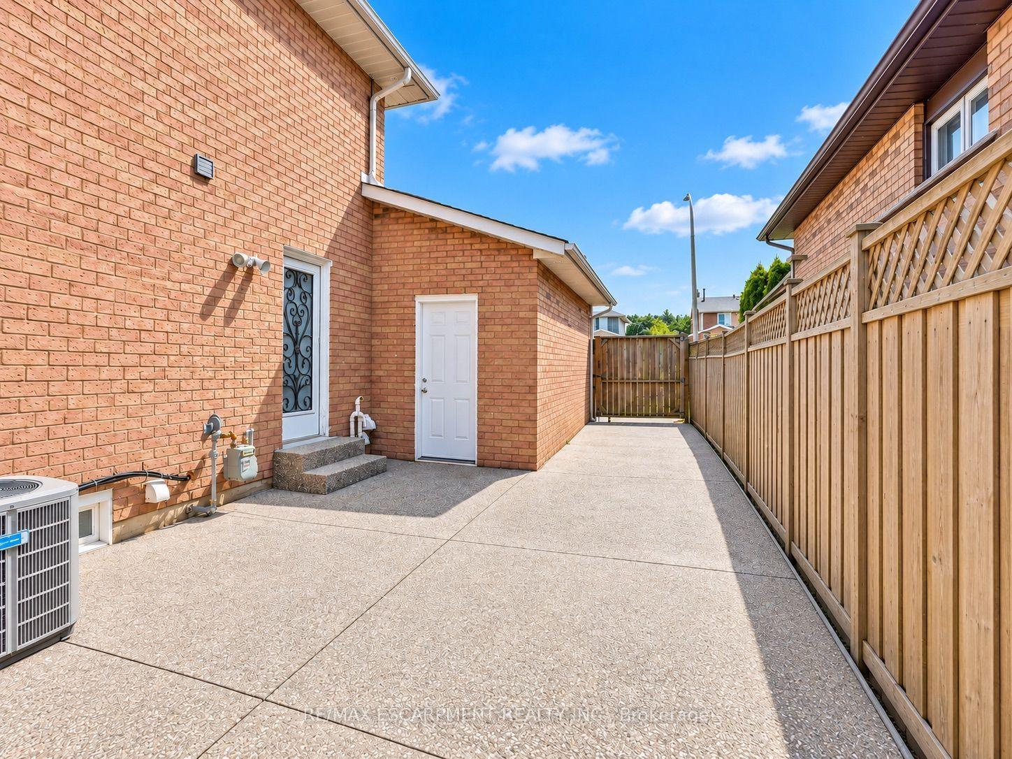 Photo 45 of 31 Vega Crescent, Hamilton, Stoney Creek — HOMEH