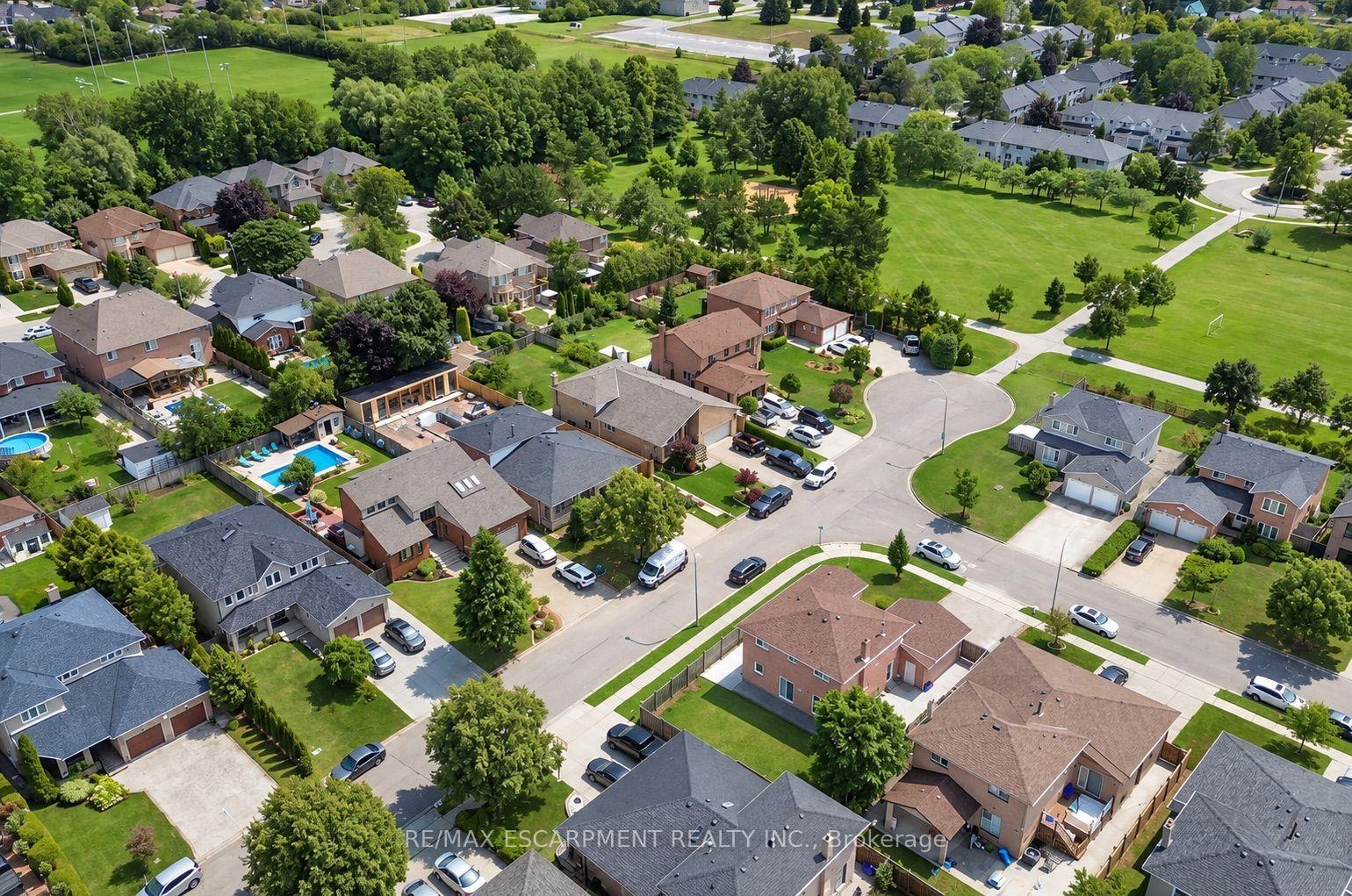 Photo 50 of 31 Vega Crescent, Hamilton, Stoney Creek — HOMEH