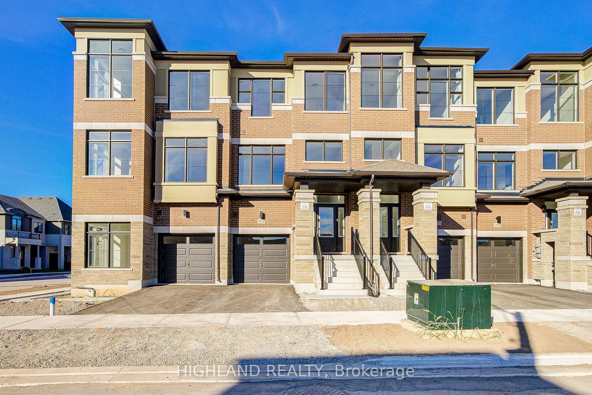 Front of 1174 Dartmouth Crescent