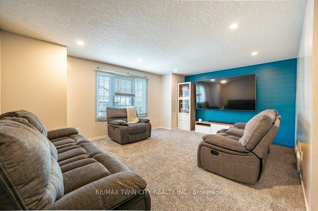 Photo 13 of 41 Madeleine Street, Kitchener, Huron Park — HOMEH