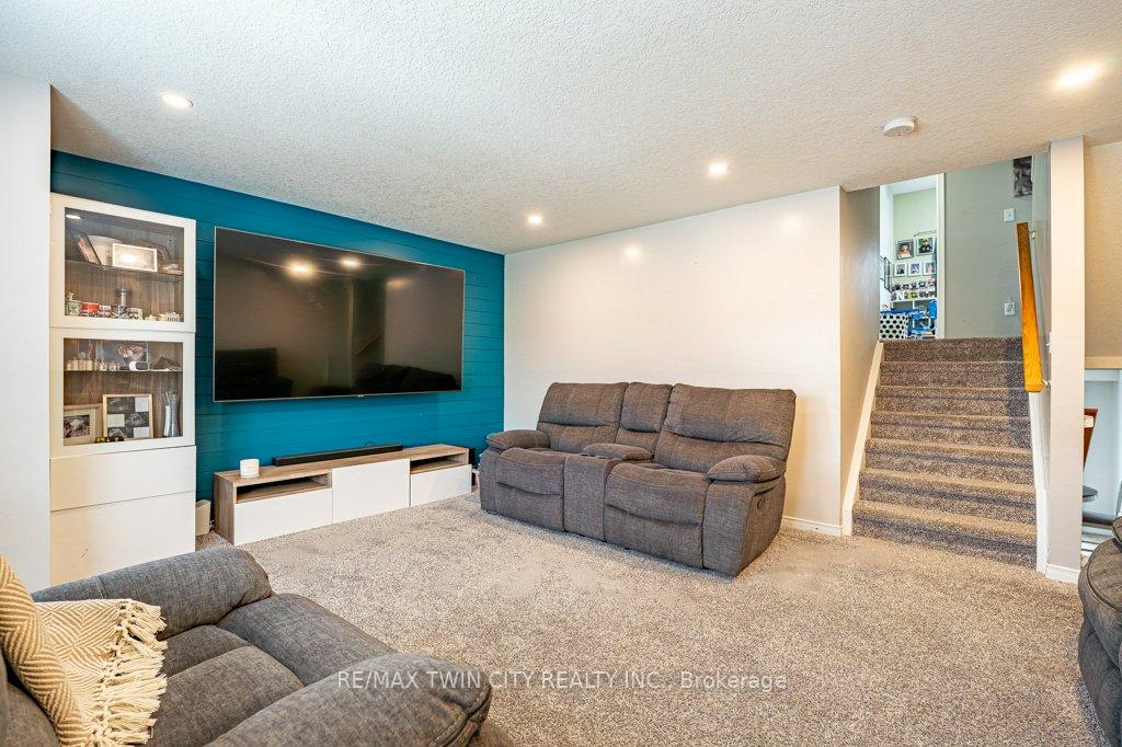 Photo 14 of 41 Madeleine Street, Kitchener, Huron Park — HOMEH