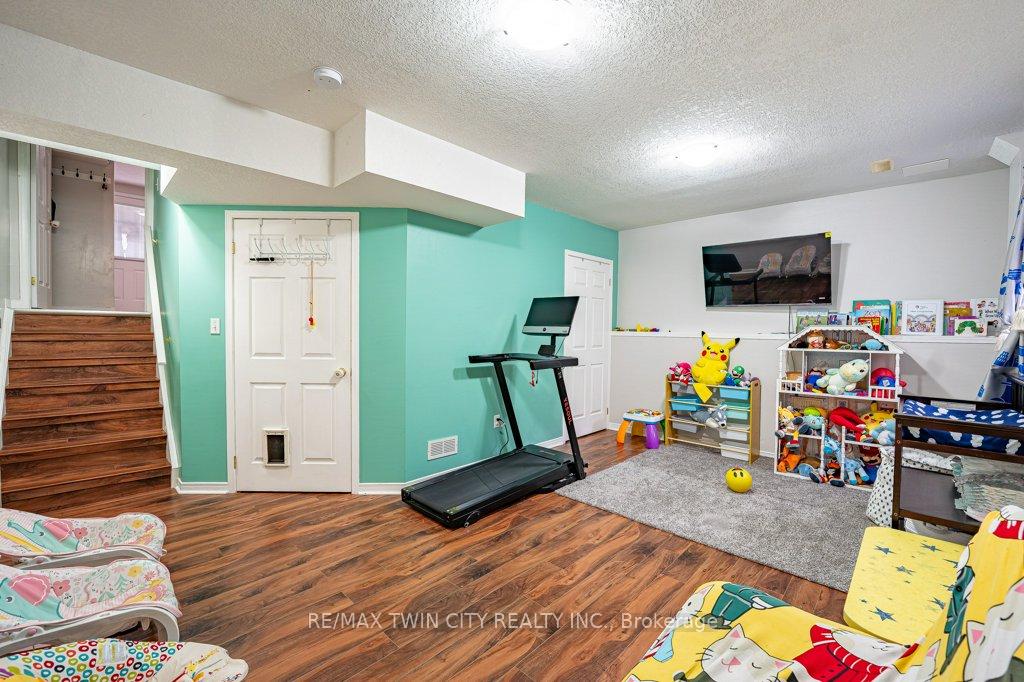 Photo 21 of 41 Madeleine Street, Kitchener, Huron Park — HOMEH