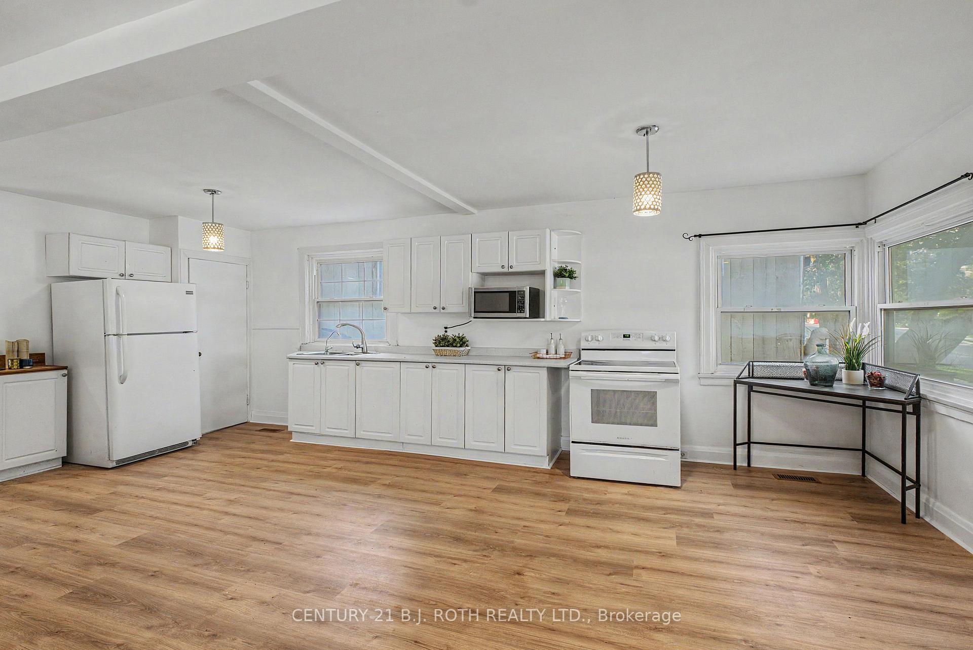 Photo 6 of 167 Laclie Street, Orillia — HOMEH
