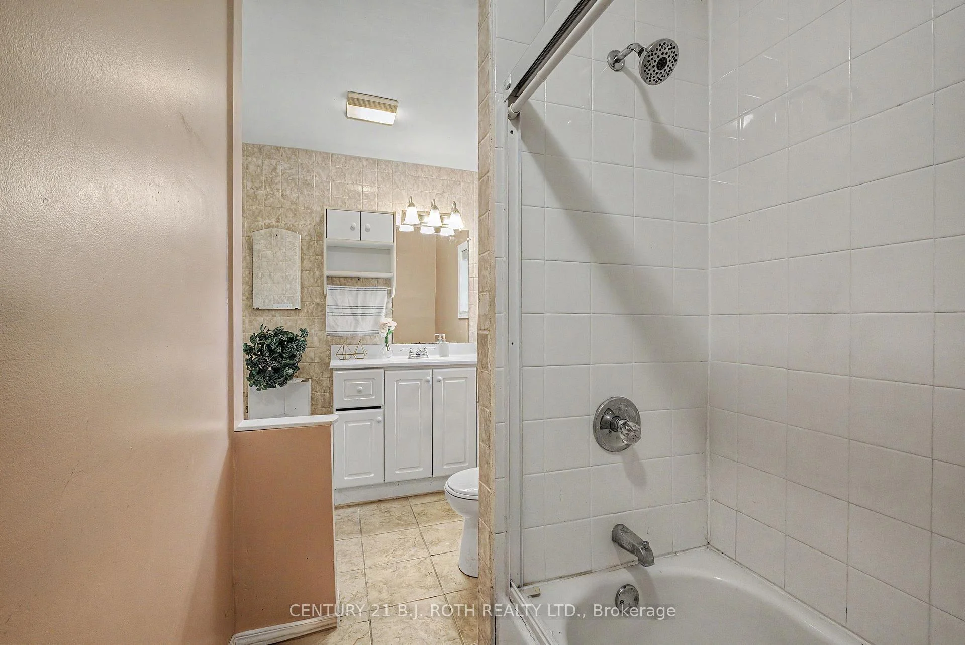 Photo 4 of 167 Laclie Street, Orillia — HOMEH