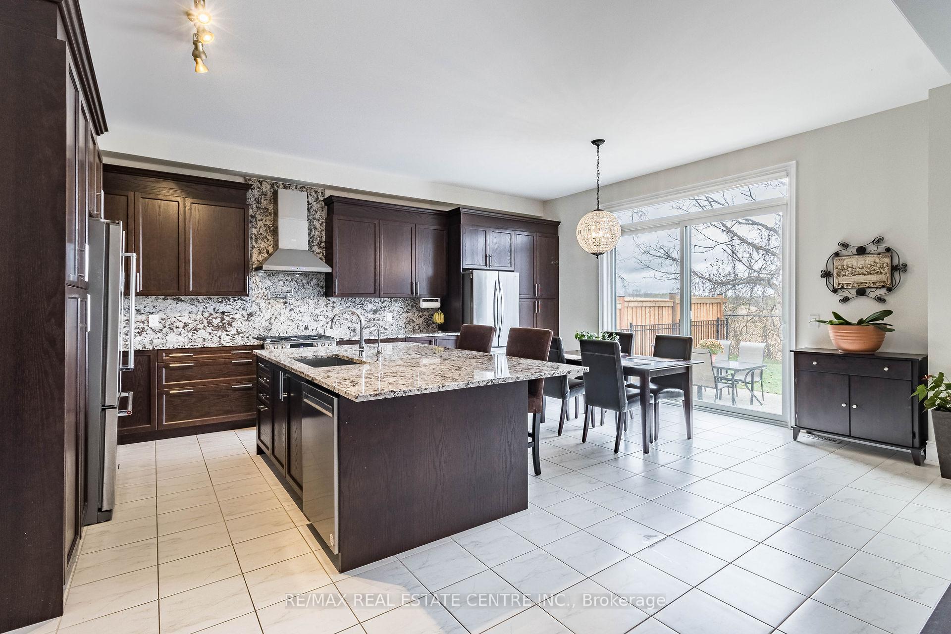 Photo 7 of 35 Arthur Griffin Crescent, Caledon, Caledon East — HOMEH