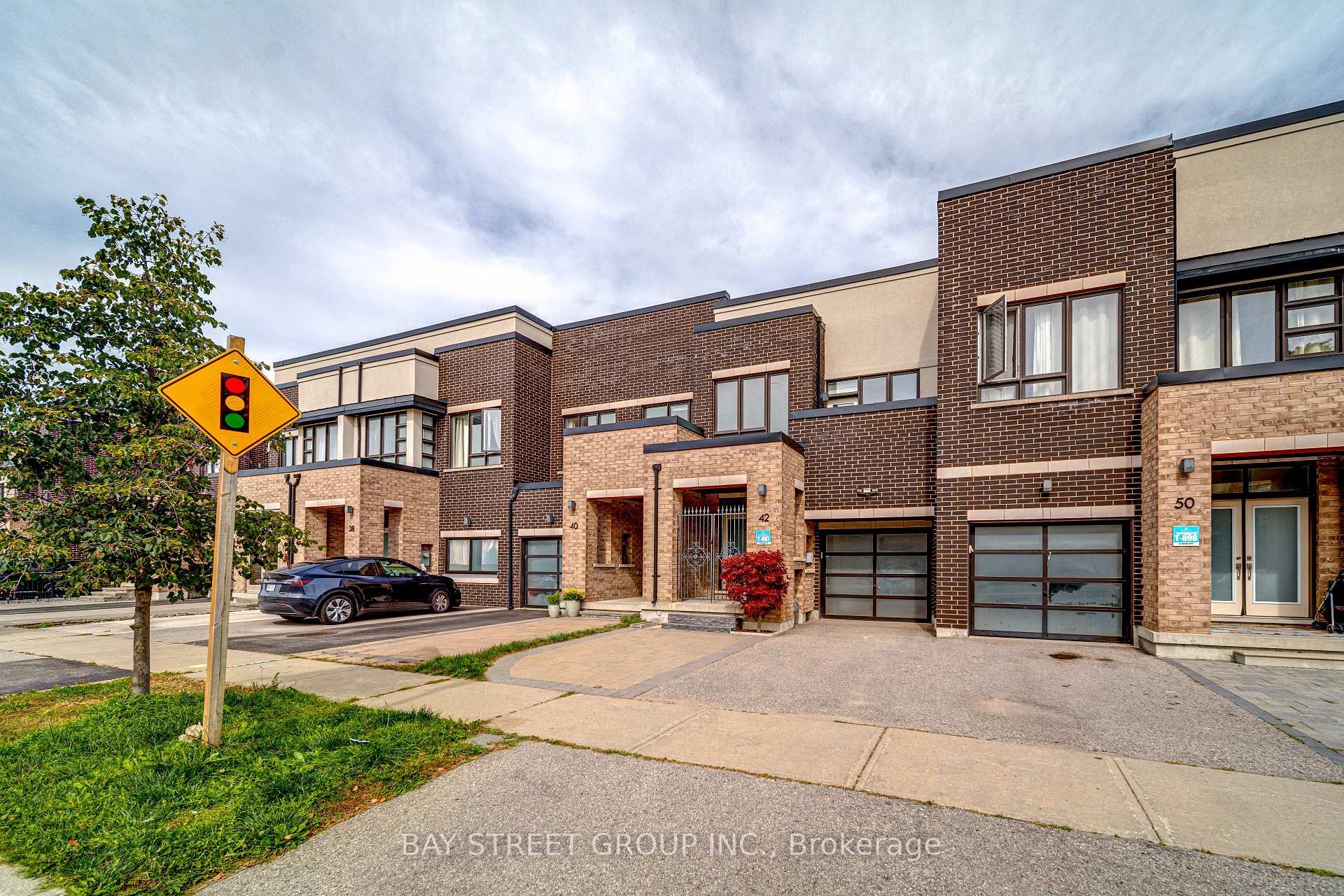 Photo 2 of 42 Dariole Drive, Richmond Hill, Oak Ridges Lake Wilcox — HOMEH
