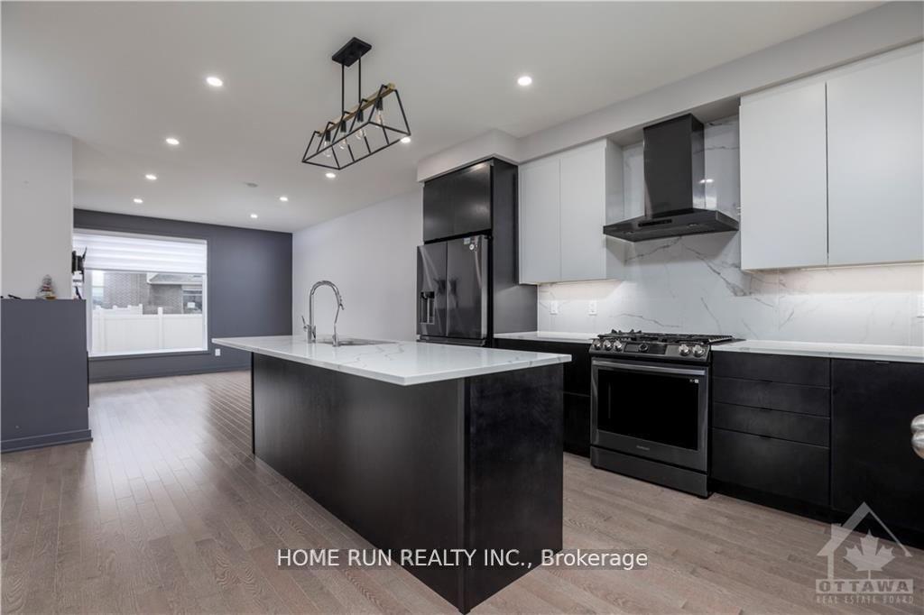 Photo 3 of 923 Chipping Circle, Ottawa, Riverside South/Gloucester Glen — HOMEH