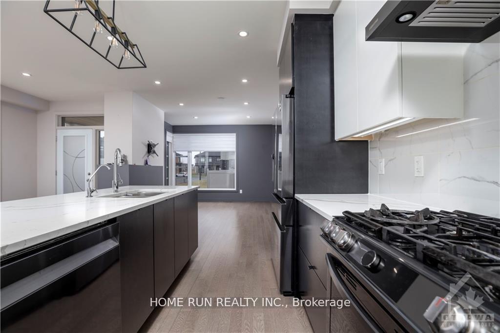 Photo 4 of 923 Chipping Circle, Ottawa, Riverside South/Gloucester Glen — HOMEH