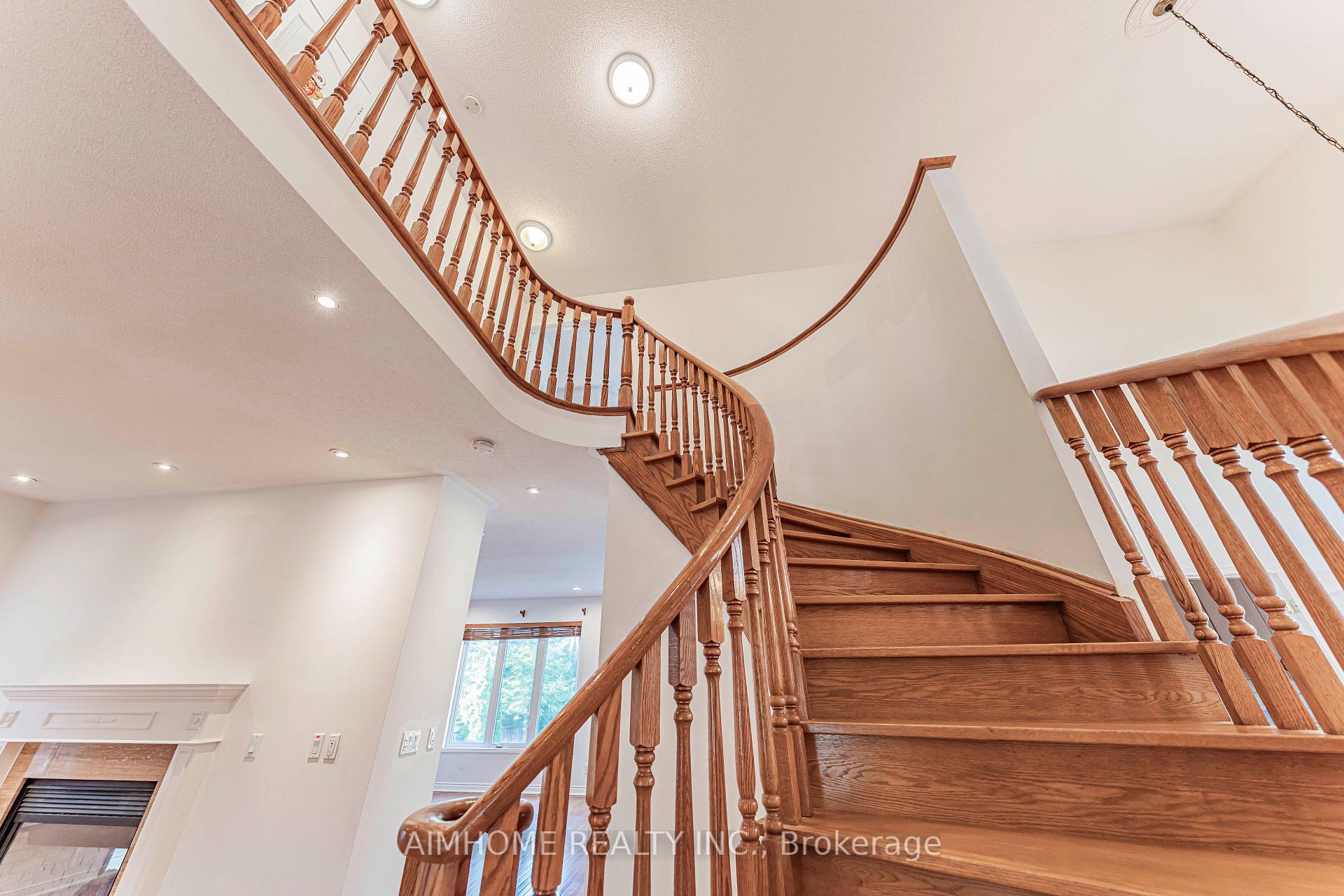 Photo 23 of 48 Red Ash Drive, Markham, Legacy — HOMEH