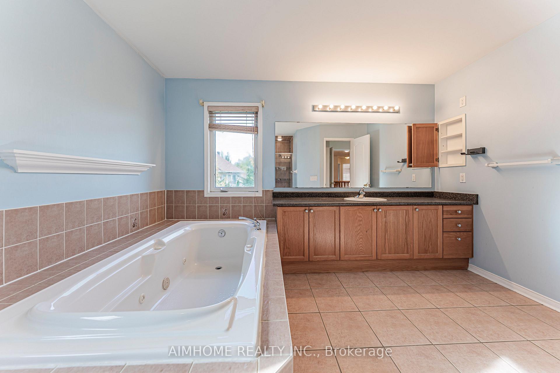 Photo 28 of 48 Red Ash Drive, Markham, Legacy — HOMEH
