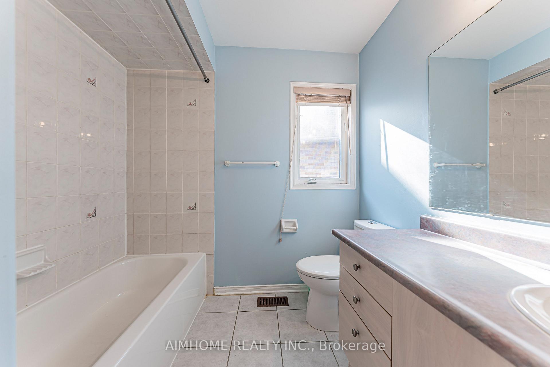 Photo 32 of 48 Red Ash Drive, Markham, Legacy — HOMEH
