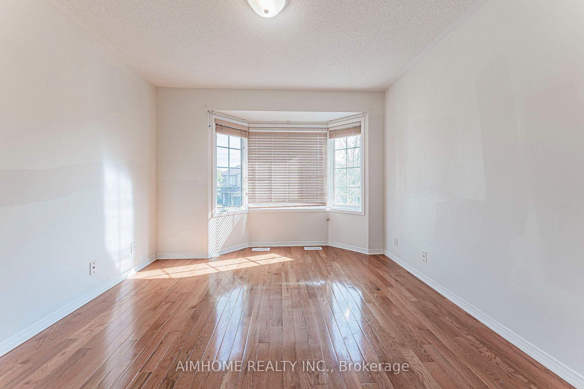 Photo 33 of 48 Red Ash Drive, Markham, Legacy — HOMEH