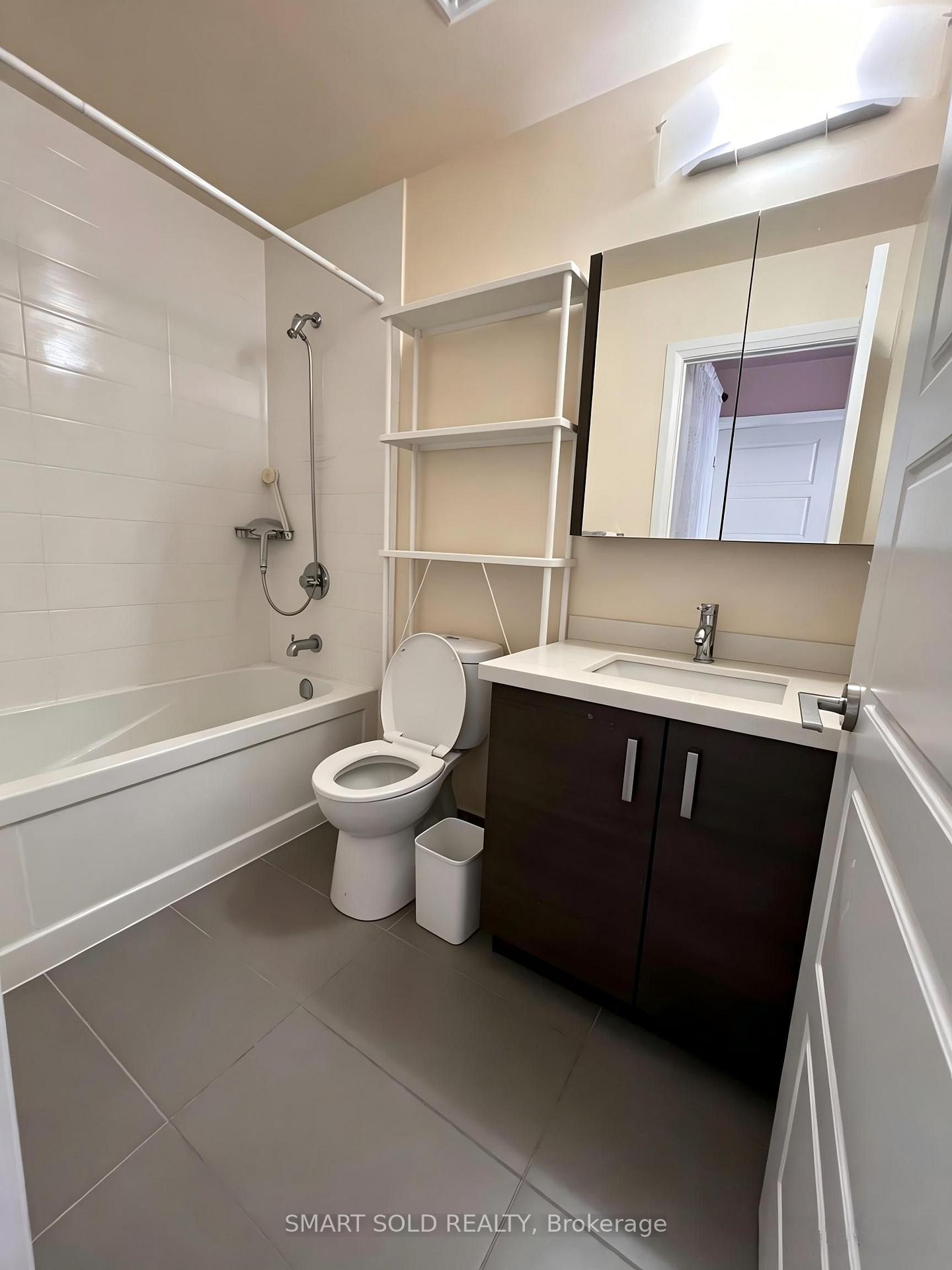 Photo 7 of Unit 212, 1 Uptown Drive, Markham, Unionville — HOMEH