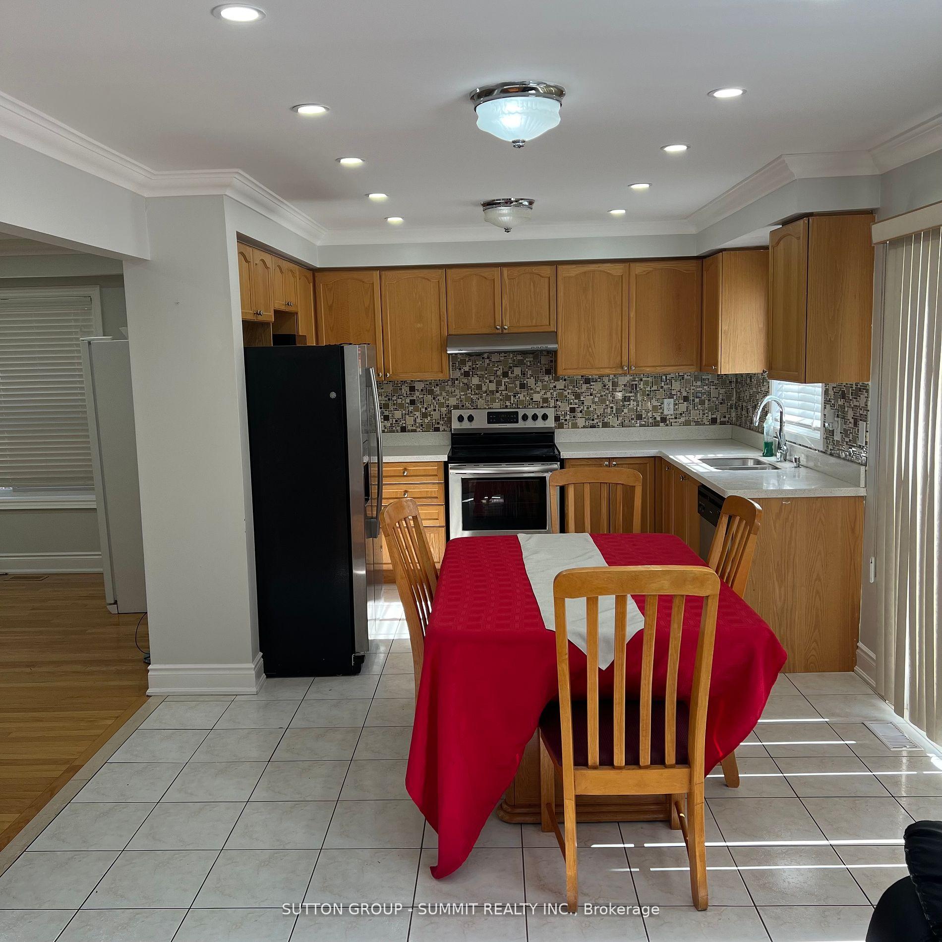 Photo 17 of 57 Trudelle Crescent, Brampton, Fletcher's Meadow — HOMEH