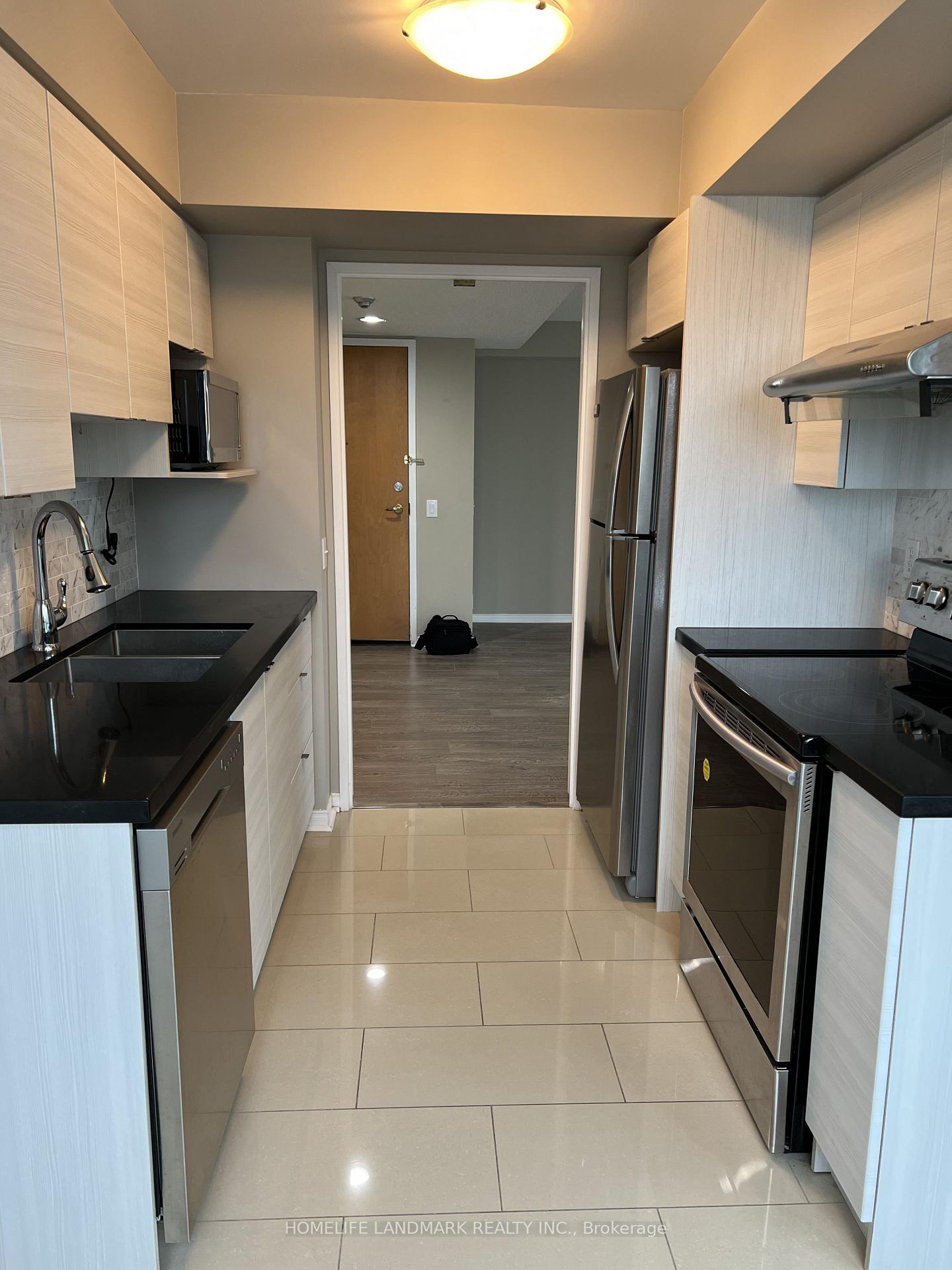Photo 6 of Unit 1803, 238 Doris Avenue, North York, Willowdale East — HOMEH