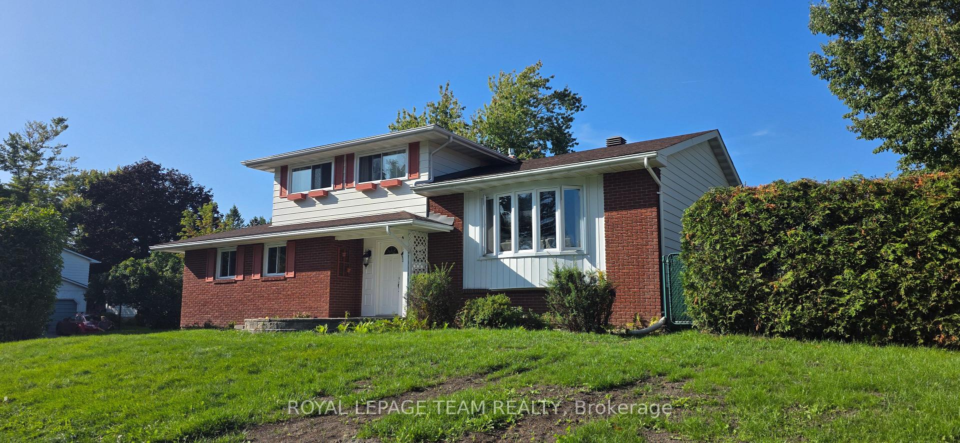 Photo 3 of 13 Ridgeburn Gate, Ottawa, Blackburn Hamlet — HOMEH