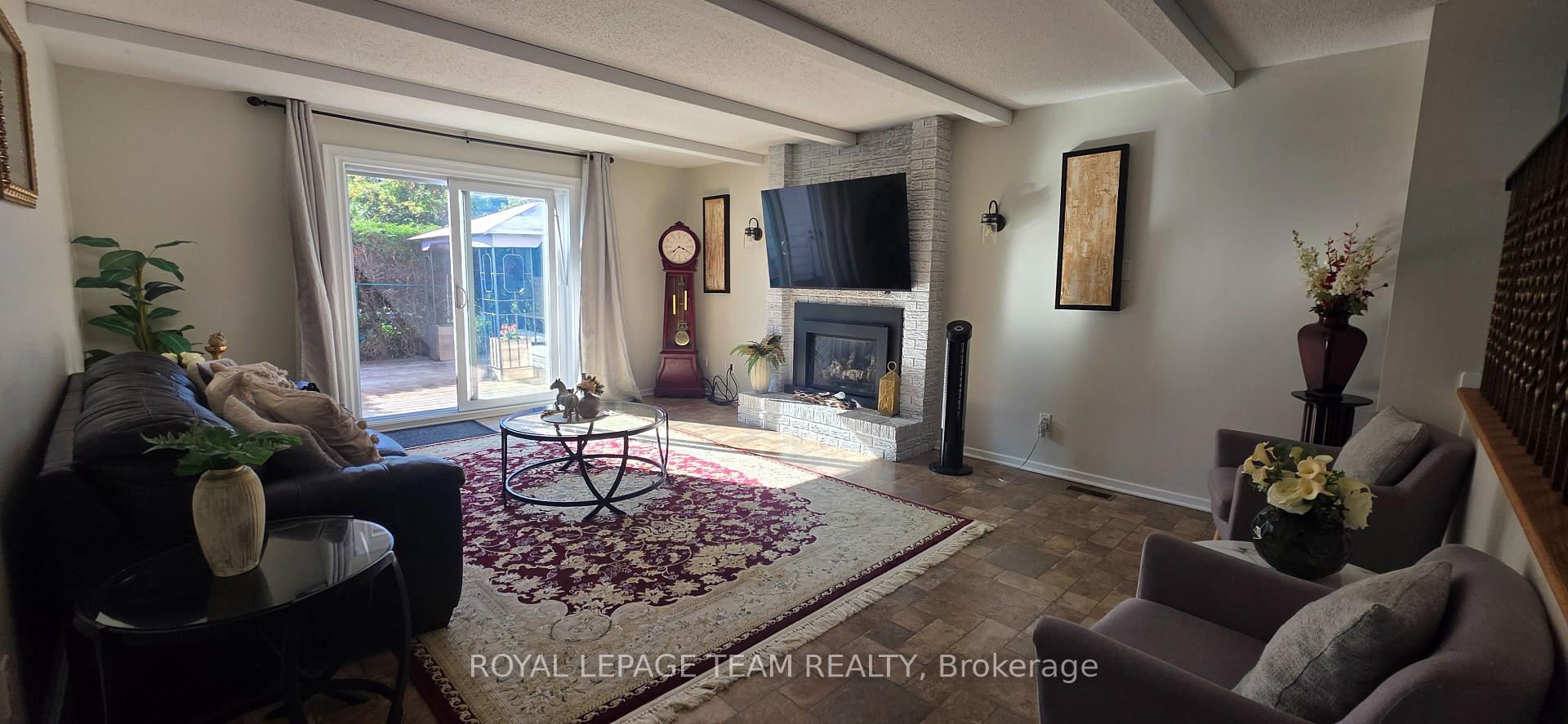 Photo 5 of 13 Ridgeburn Gate, Ottawa, Blackburn Hamlet — HOMEH