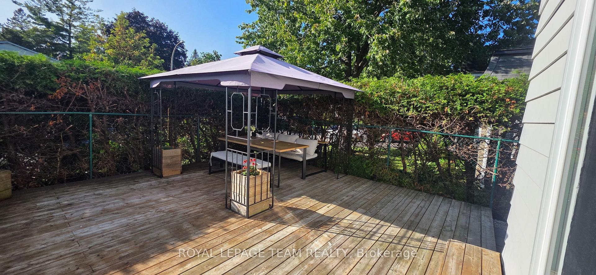 Photo 8 of 13 Ridgeburn Gate, Ottawa, Blackburn Hamlet — HOMEH