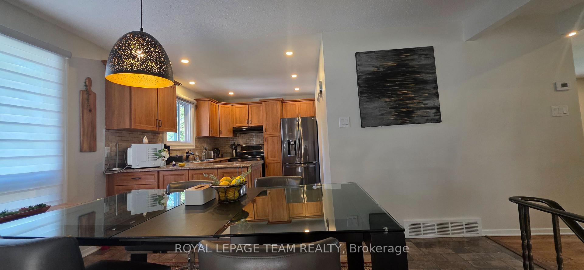 Photo 11 of 13 Ridgeburn Gate, Ottawa, Blackburn Hamlet — HOMEH