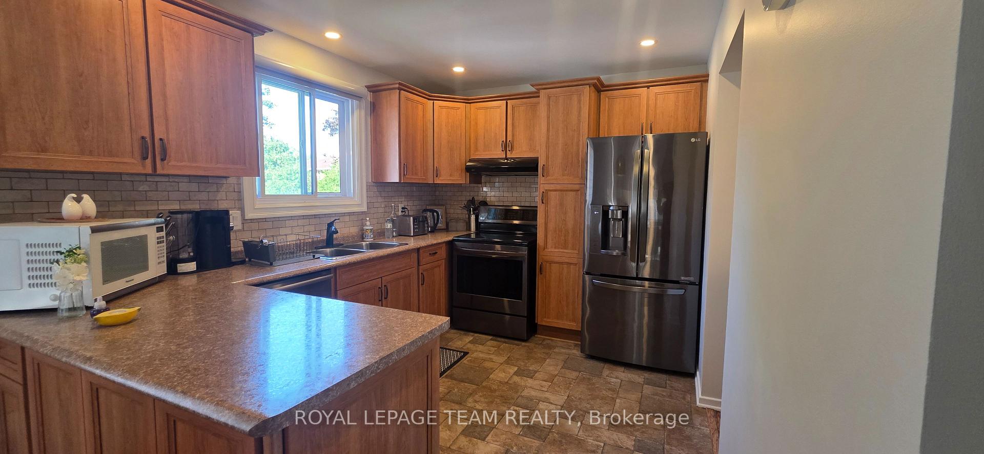 Photo 12 of 13 Ridgeburn Gate, Ottawa, Blackburn Hamlet — HOMEH