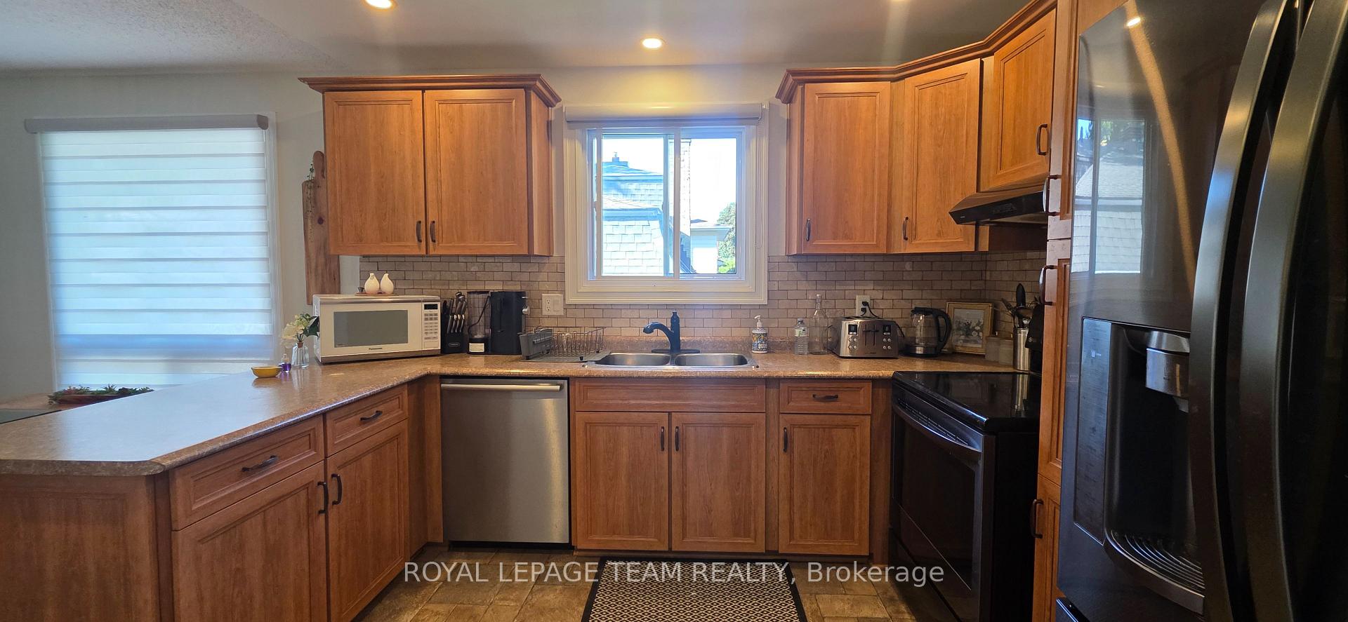 Photo 13 of 13 Ridgeburn Gate, Ottawa, Blackburn Hamlet — HOMEH