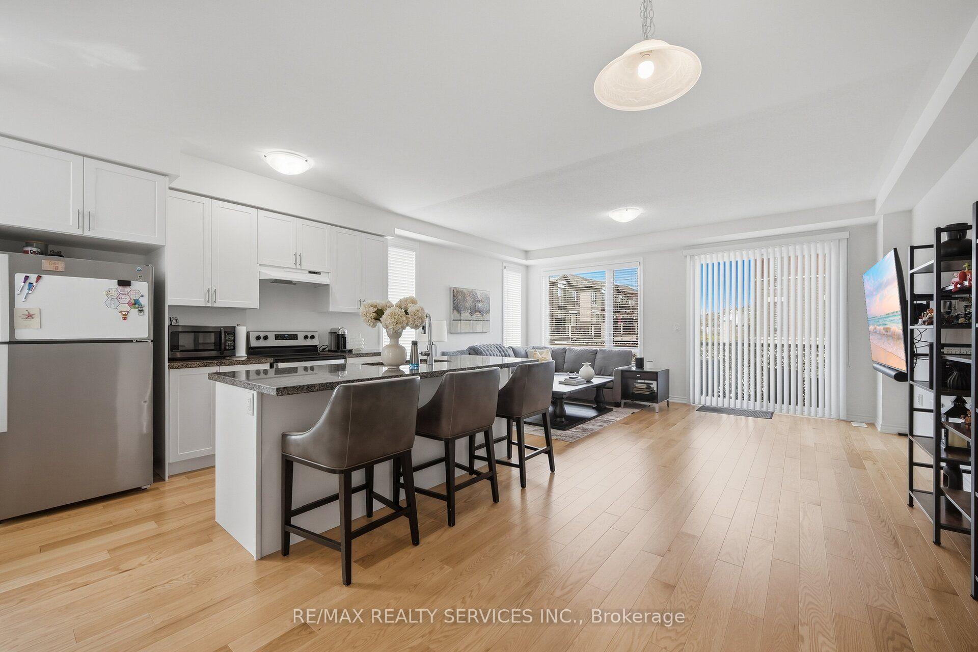 Photo 8 of 274 Carnwith Drive E, Whitby, Brooklin — HOMEH