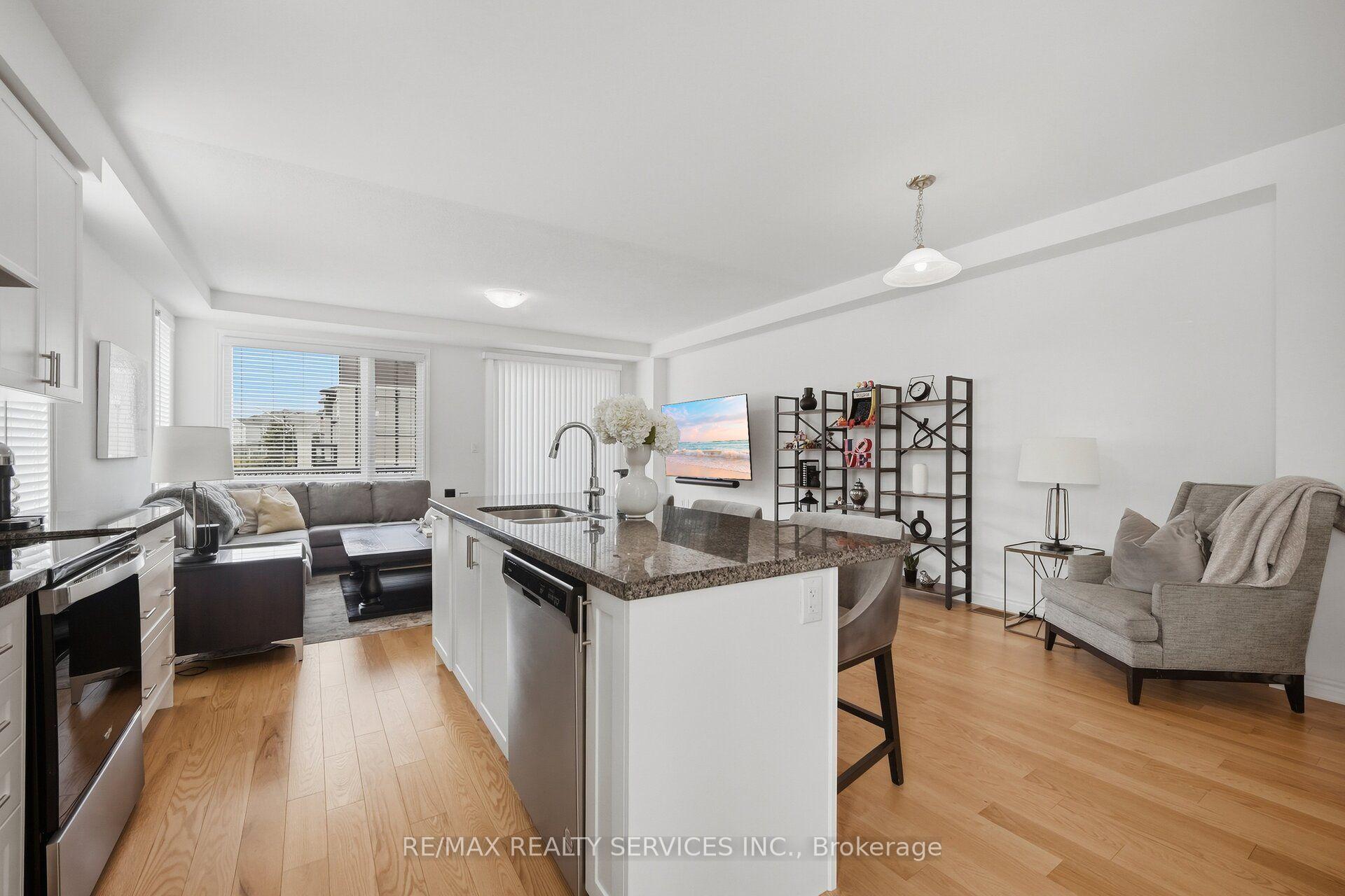 Photo 9 of 274 Carnwith Drive E, Whitby, Brooklin — HOMEH