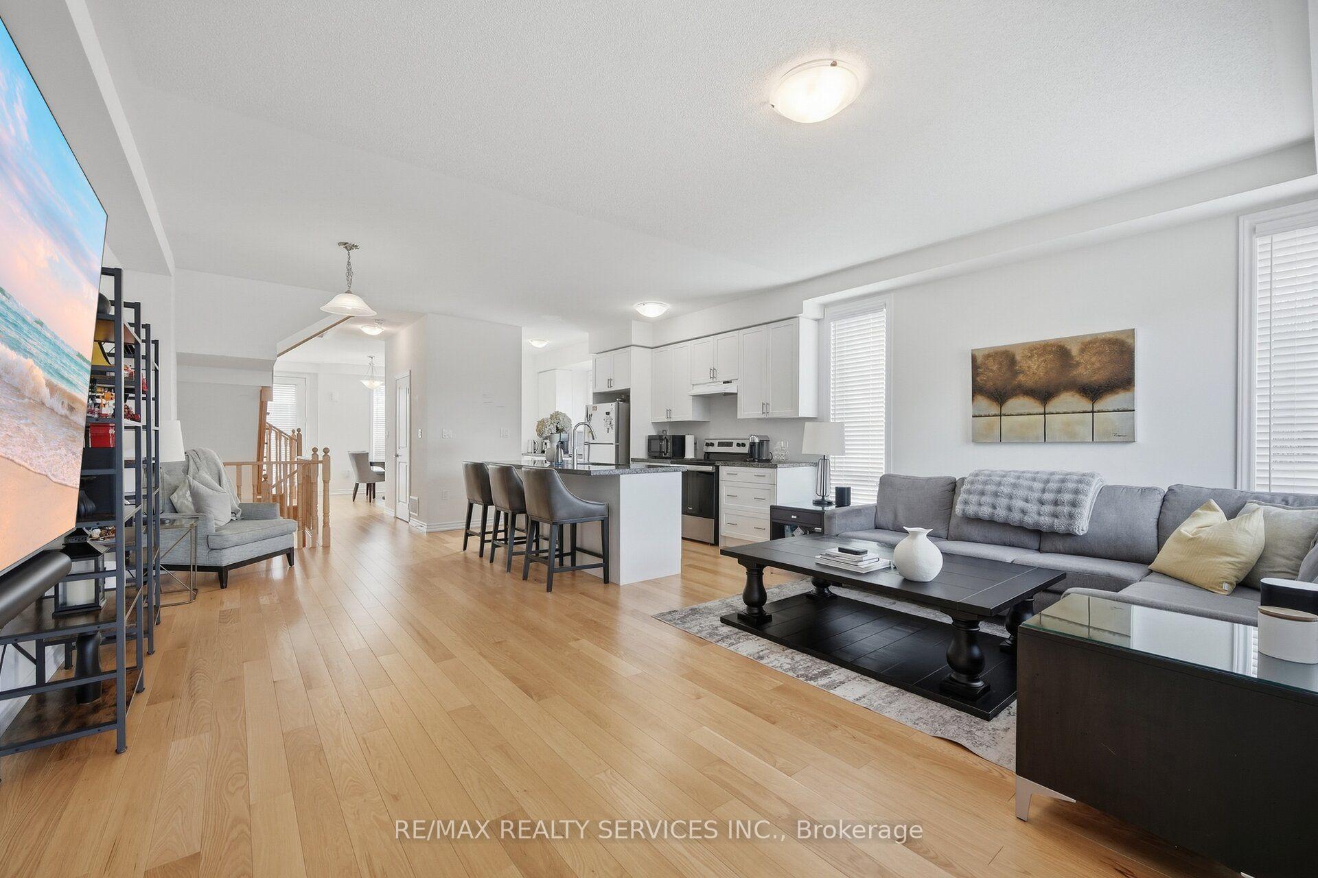 Photo 14 of 274 Carnwith Drive E, Whitby, Brooklin — HOMEH