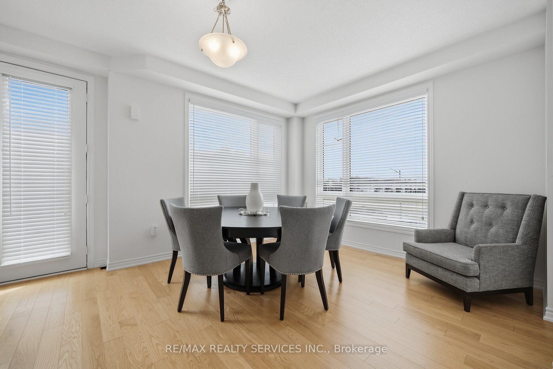 Photo 16 of 274 Carnwith Drive E, Whitby, Brooklin — HOMEH
