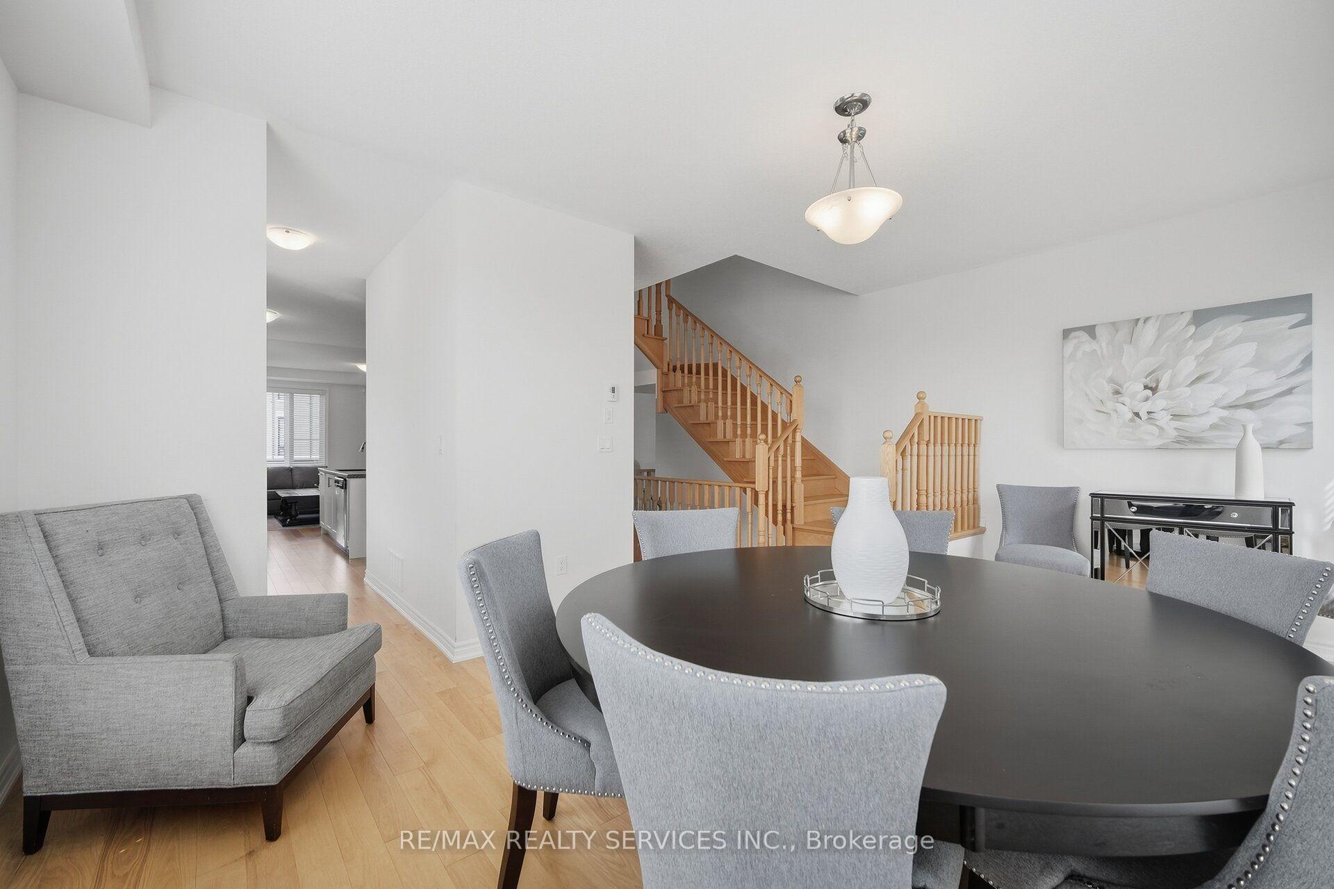 Photo 18 of 274 Carnwith Drive E, Whitby, Brooklin — HOMEH