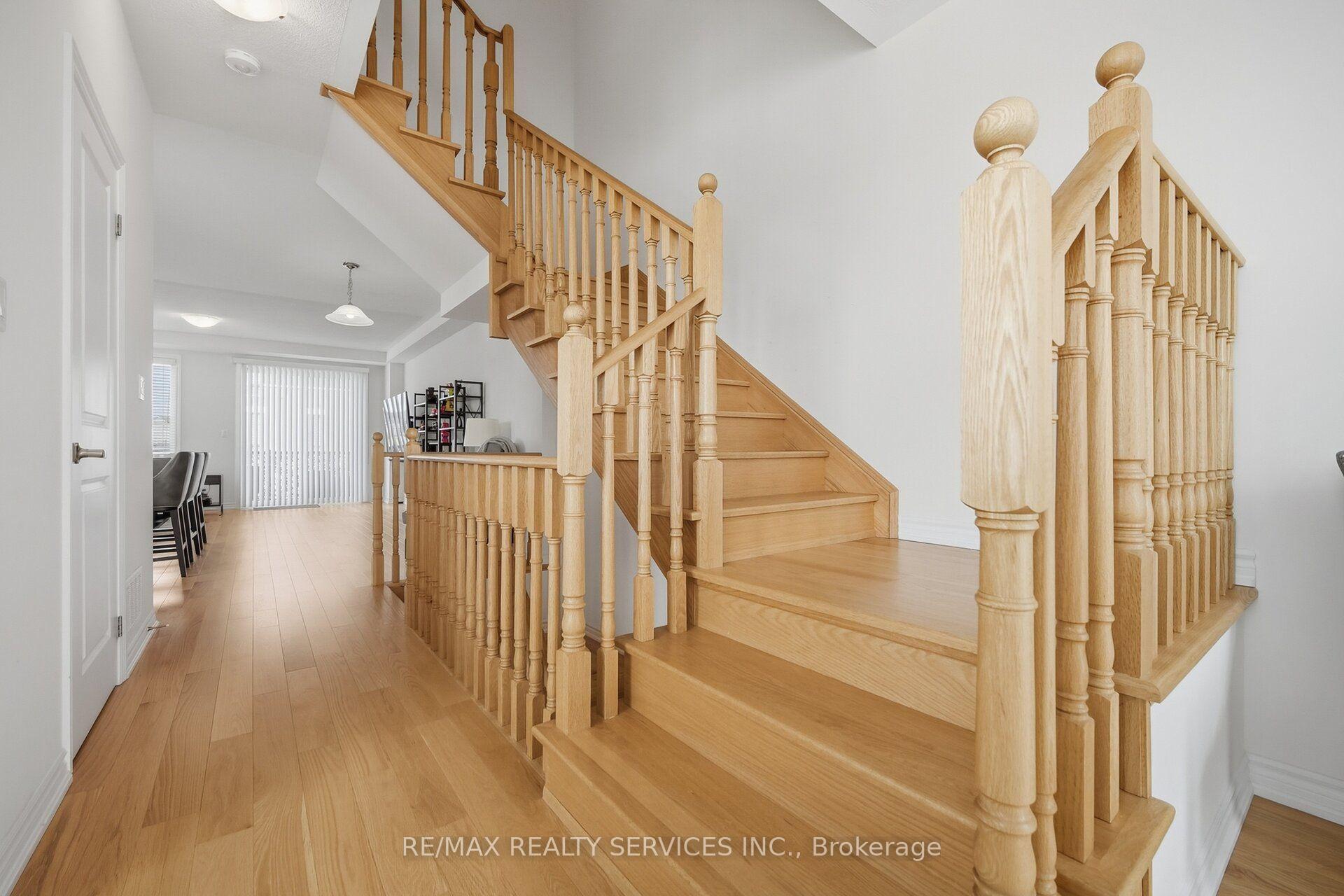 Photo 20 of 274 Carnwith Drive E, Whitby, Brooklin — HOMEH