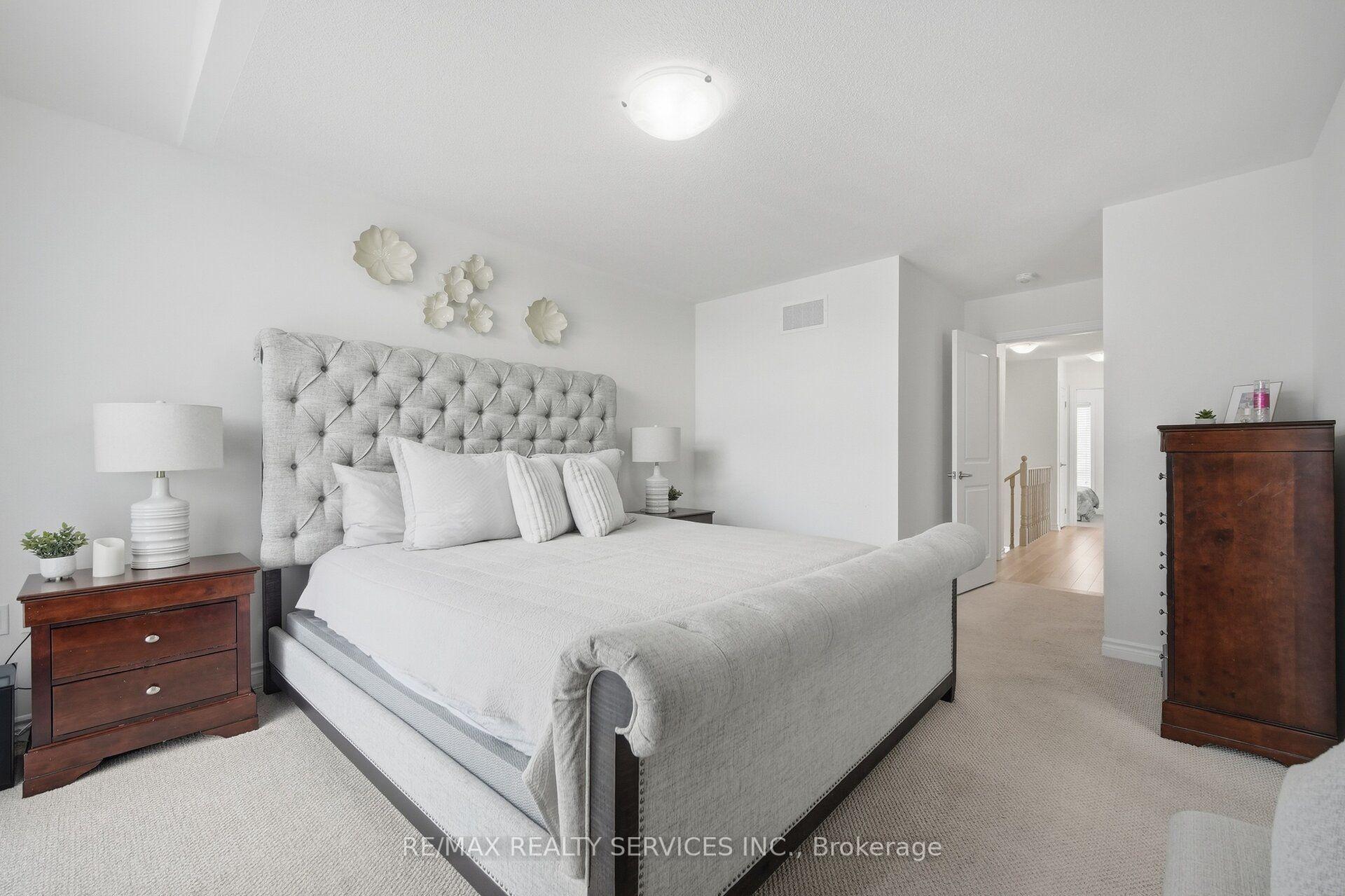 Photo 23 of 274 Carnwith Drive E, Whitby, Brooklin — HOMEH