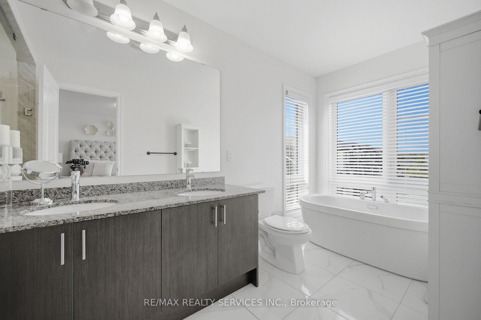 Photo 25 of 274 Carnwith Drive E, Whitby, Brooklin — HOMEH