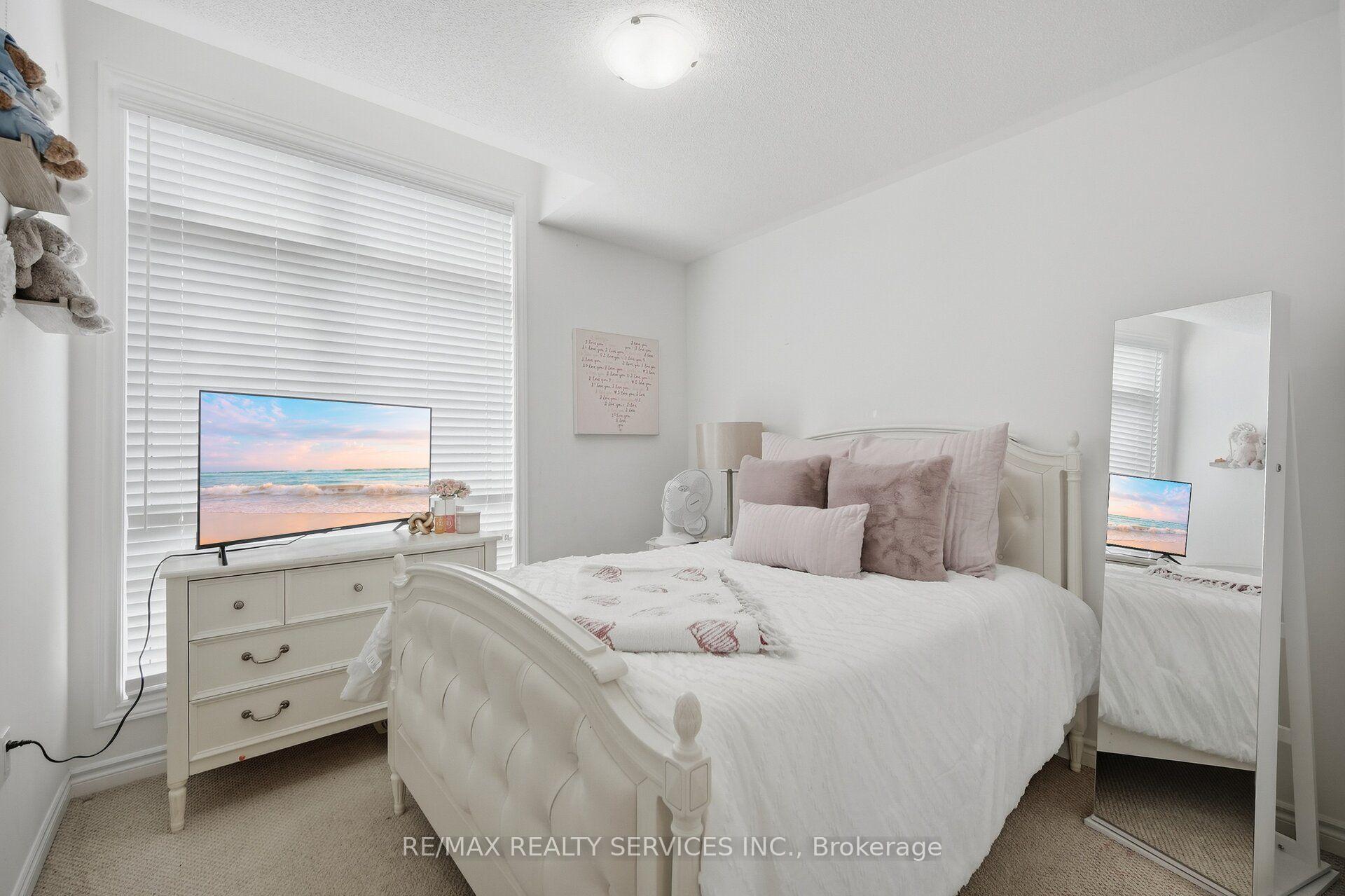 Photo 29 of 274 Carnwith Drive E, Whitby, Brooklin — HOMEH